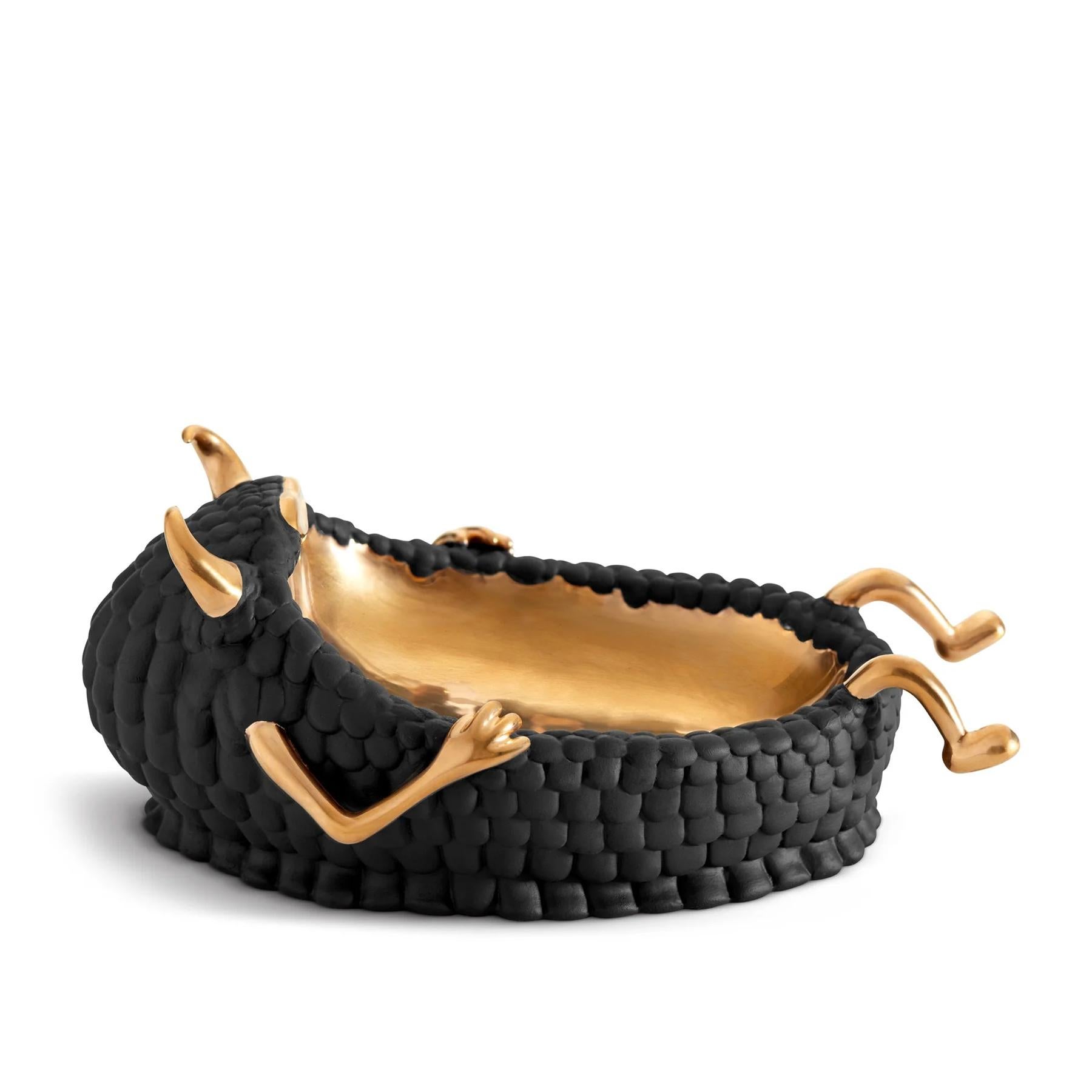 Bol Chill Cow Black tout en porcelaine en 
finition noire avec finition plaquée or (24K) 
et à l'intérieur de la cuvette.