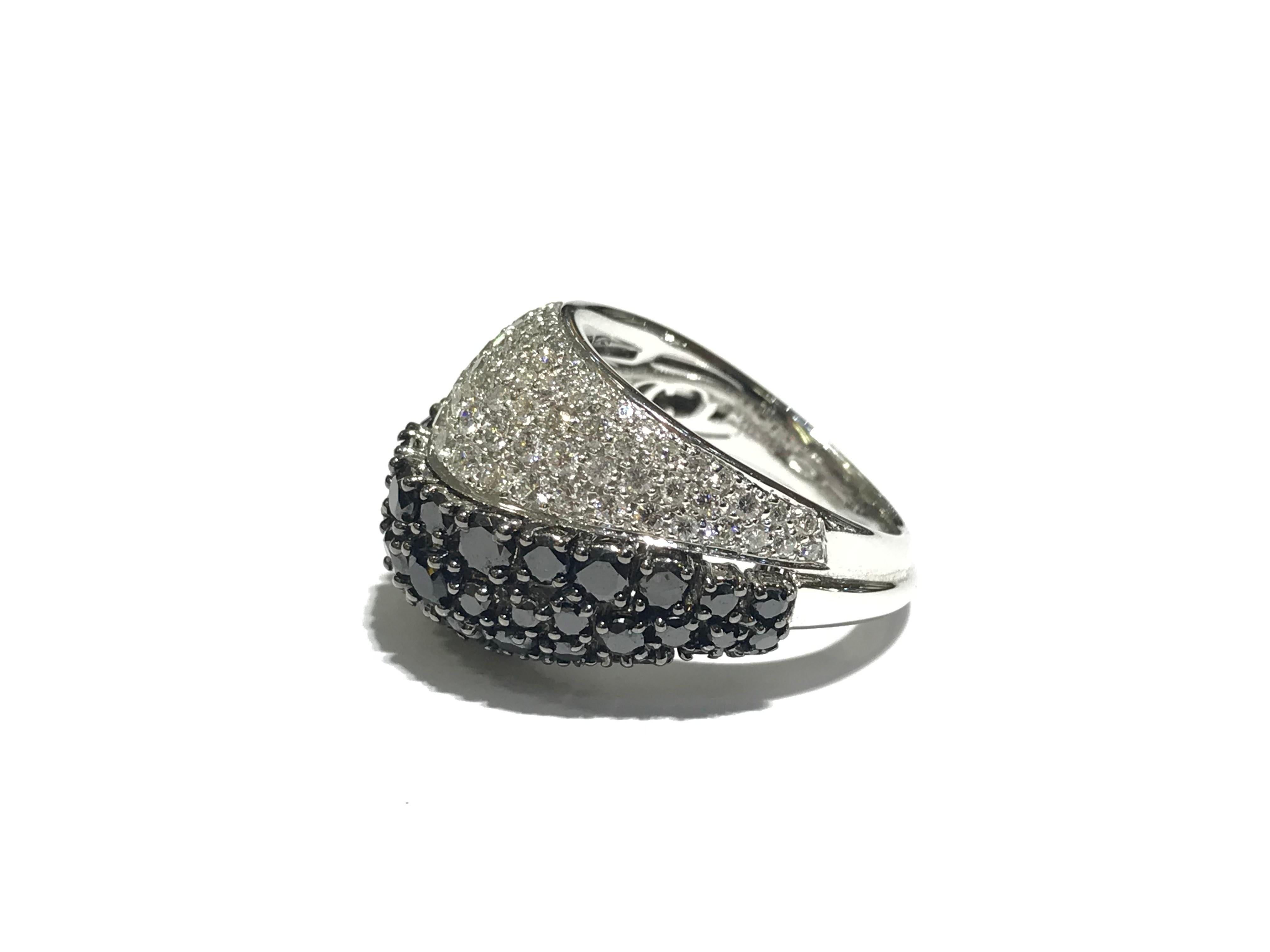 Chimento 18 karat white gold black and white diamond ring with 3.76carat diamond
Preziosa ring collection by Chimento Italian Designer 
3.76 carats of diamonds 
