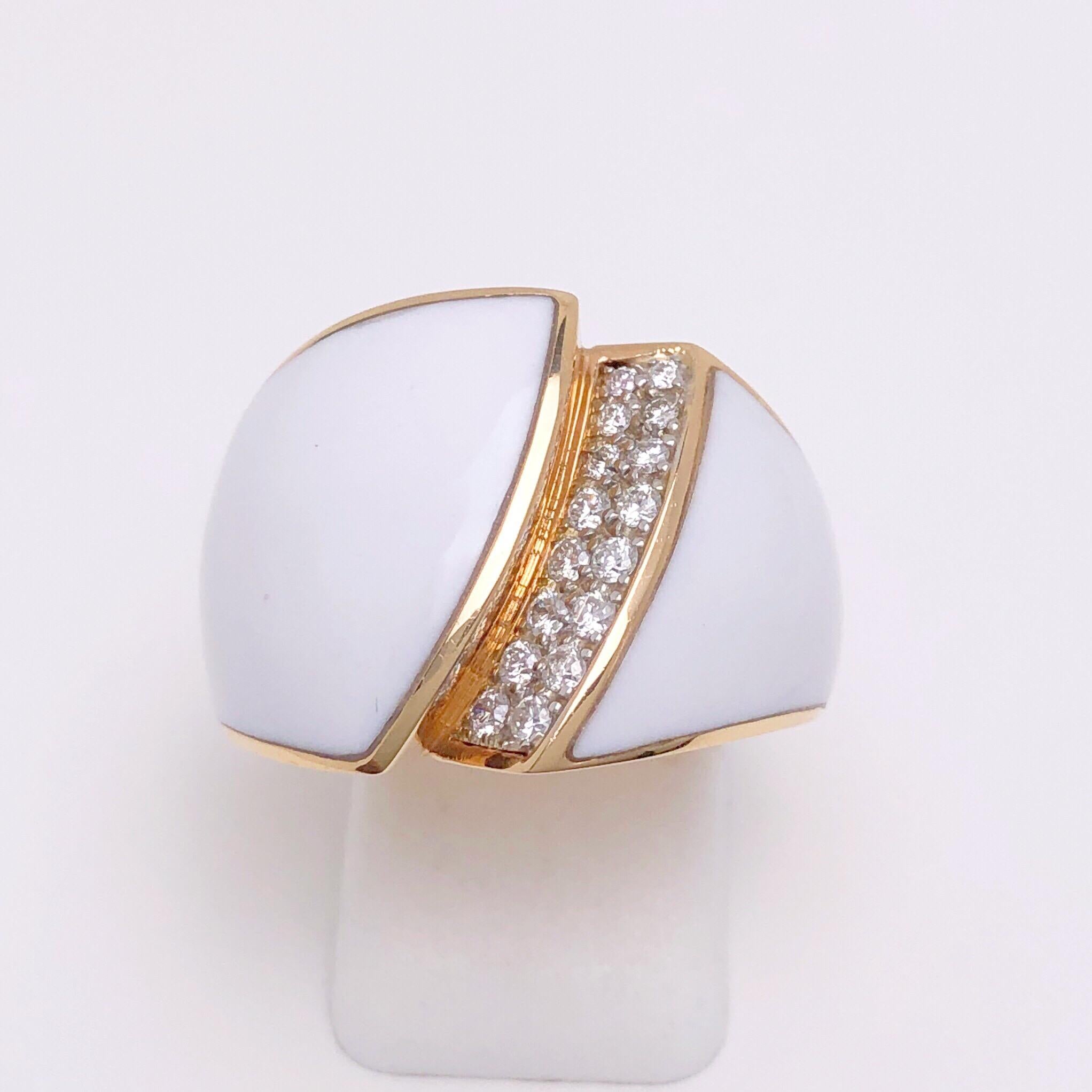 This beautifully designed ring by the renowned Italian jewellery brand, Chimento, combines together 18Kt rose gold, 0.28 carats of diamonds and white agate into a stunning and bold ring. 
Ring size 7