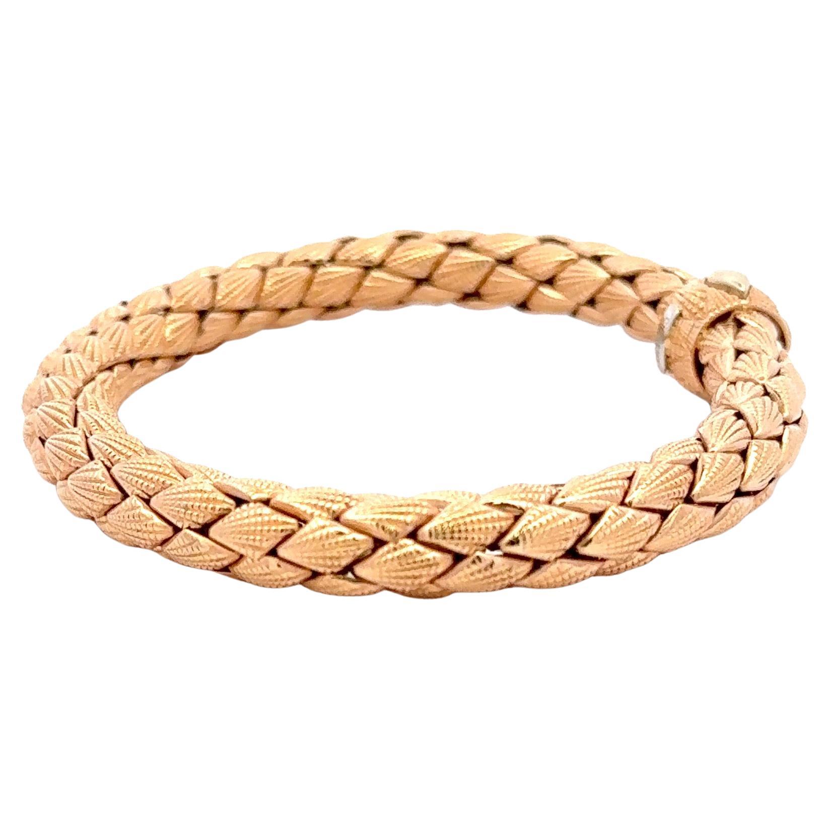 Signé Chimento, ce bracelet en or jaune 18 carats présente un motif de serpent et pèse 32,4 grammes. Le bracelet mesure 8 mm, 8 pouces. 

Plus de bracelets en stock.
Message pour photos et détails. 