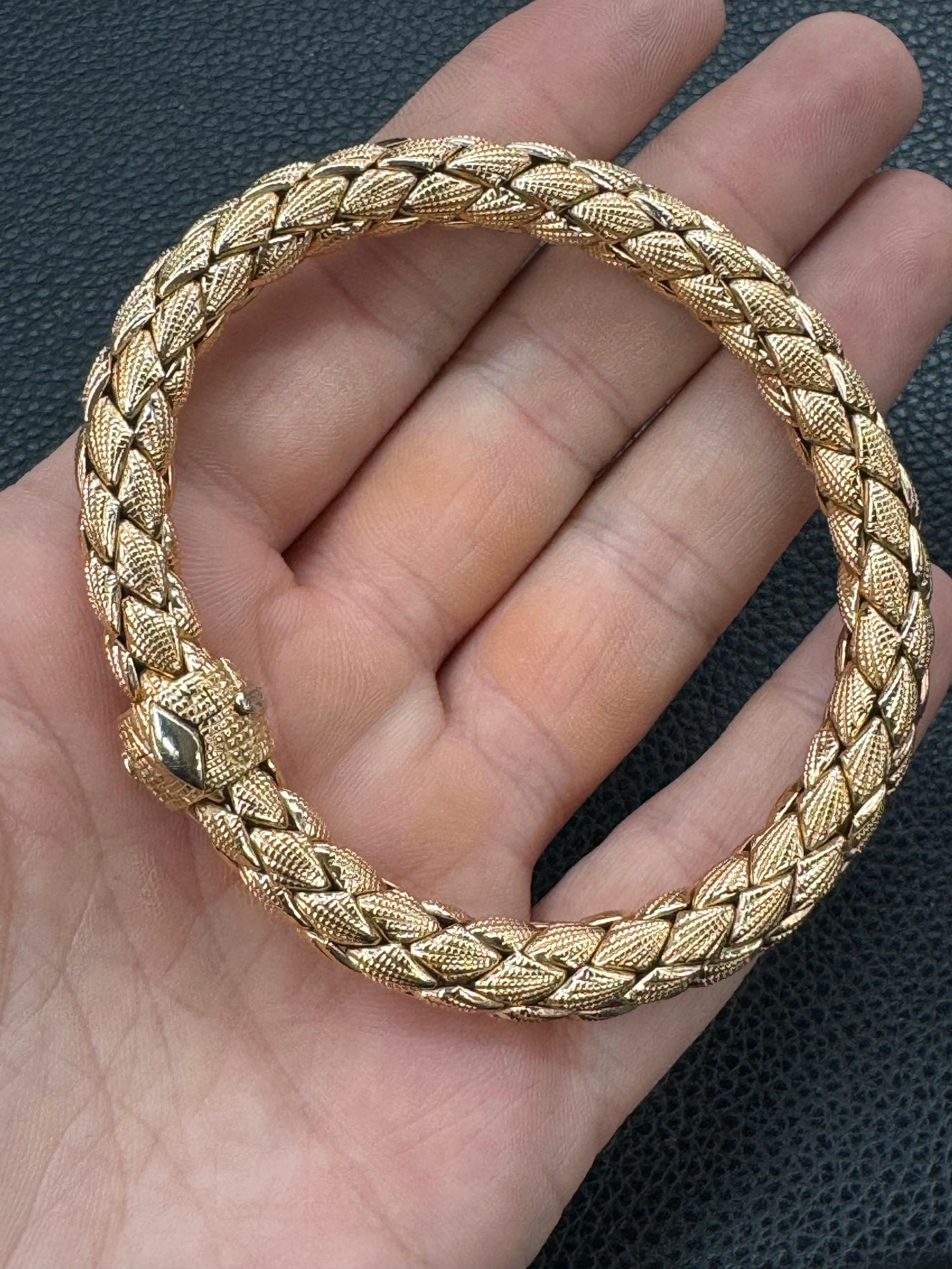 Chimento Bracelet jonc à motif serpent en or jaune 18 carats 32,4 grammes 8 mm 8 pouces en vente 3