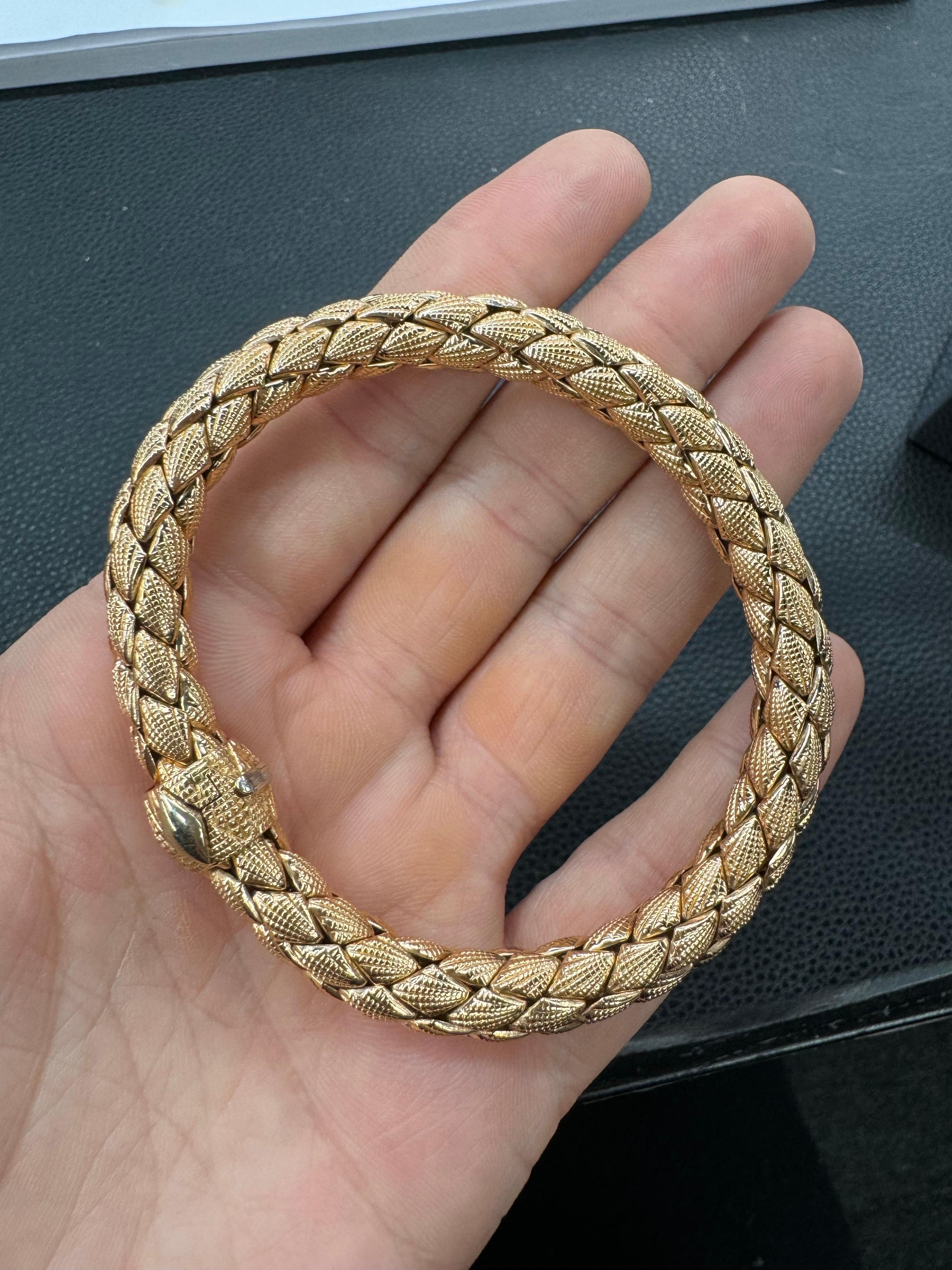 Chimento Bracelet jonc à motif serpent en or jaune 18 carats 32,4 grammes 8 mm 8 pouces en vente 4