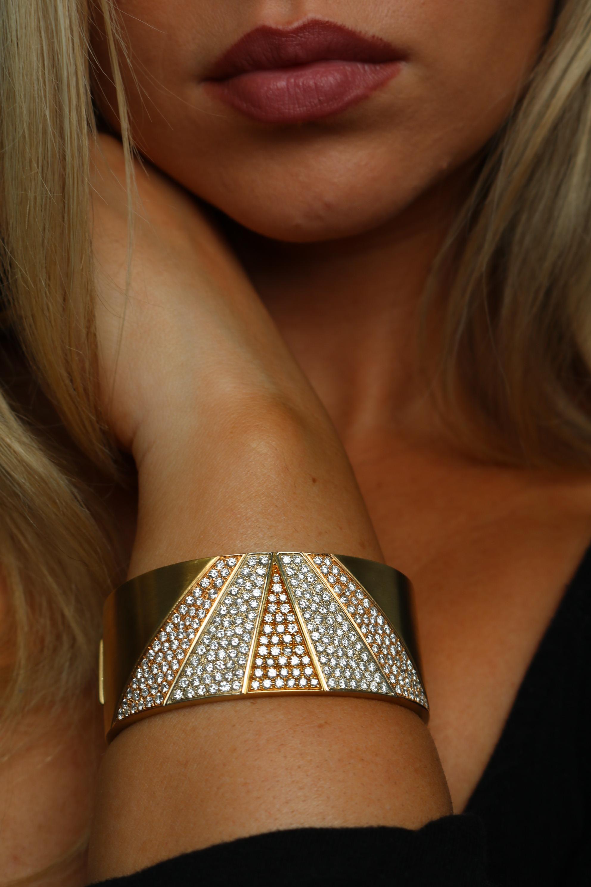 Chimento Bracciale alba con diamanti 18 carati in oro giallo massiccio ~11.56ctw in vendita 9