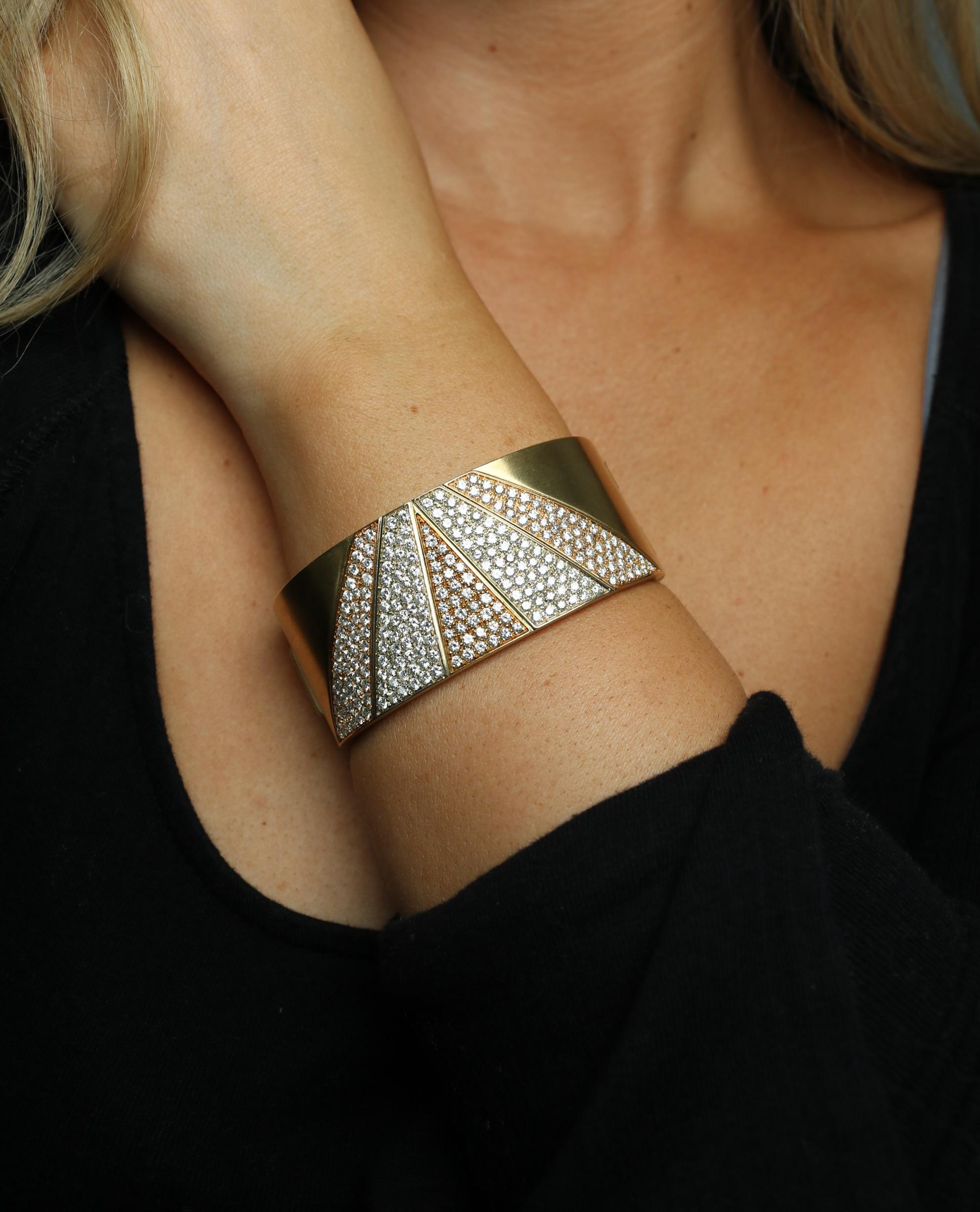 Chimento Bracciale alba con diamanti 18 carati in oro giallo massiccio ~11.56ctw in vendita 10