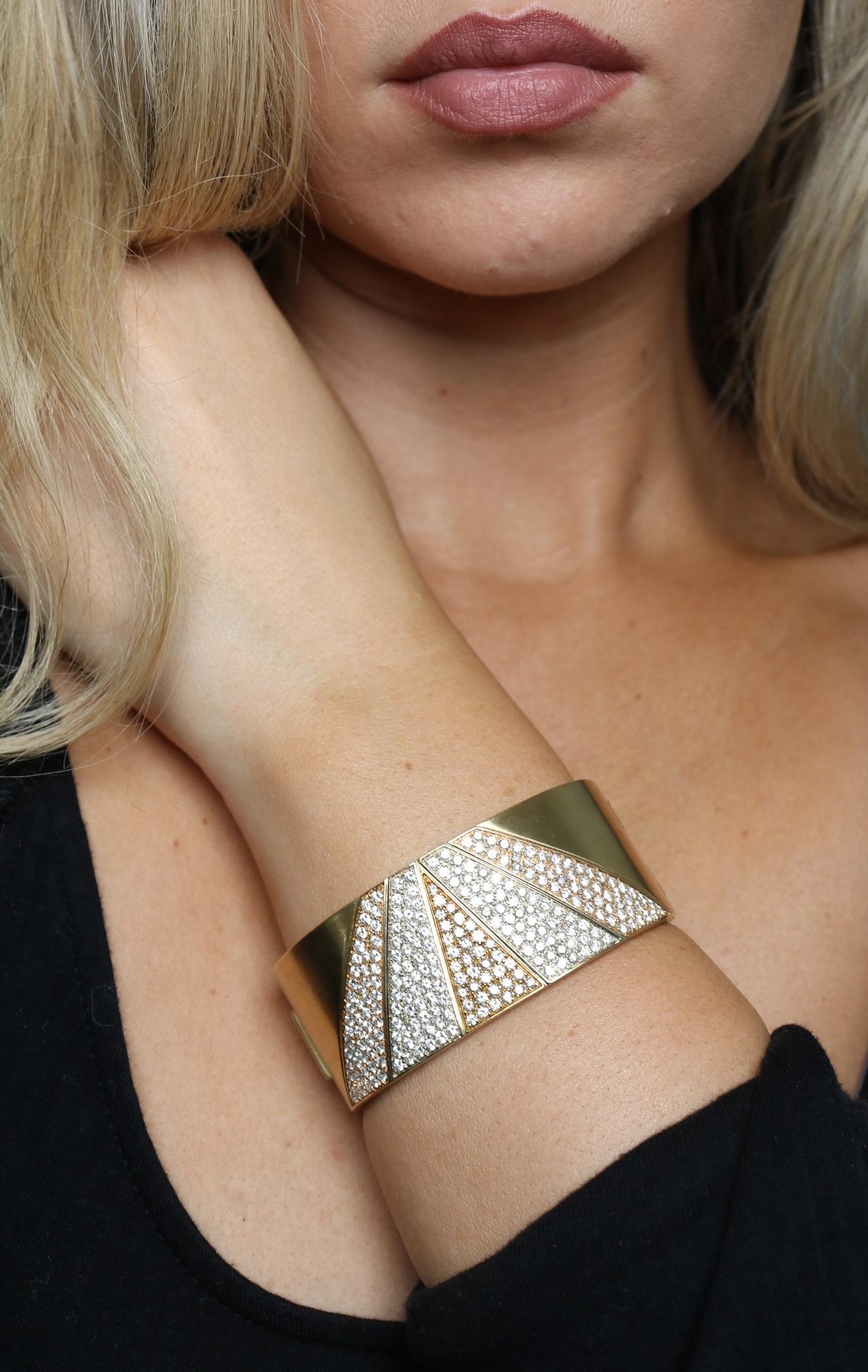 Moderno Chimento Bracciale alba con diamanti 18 carati in oro giallo massiccio ~11.56ctw in vendita