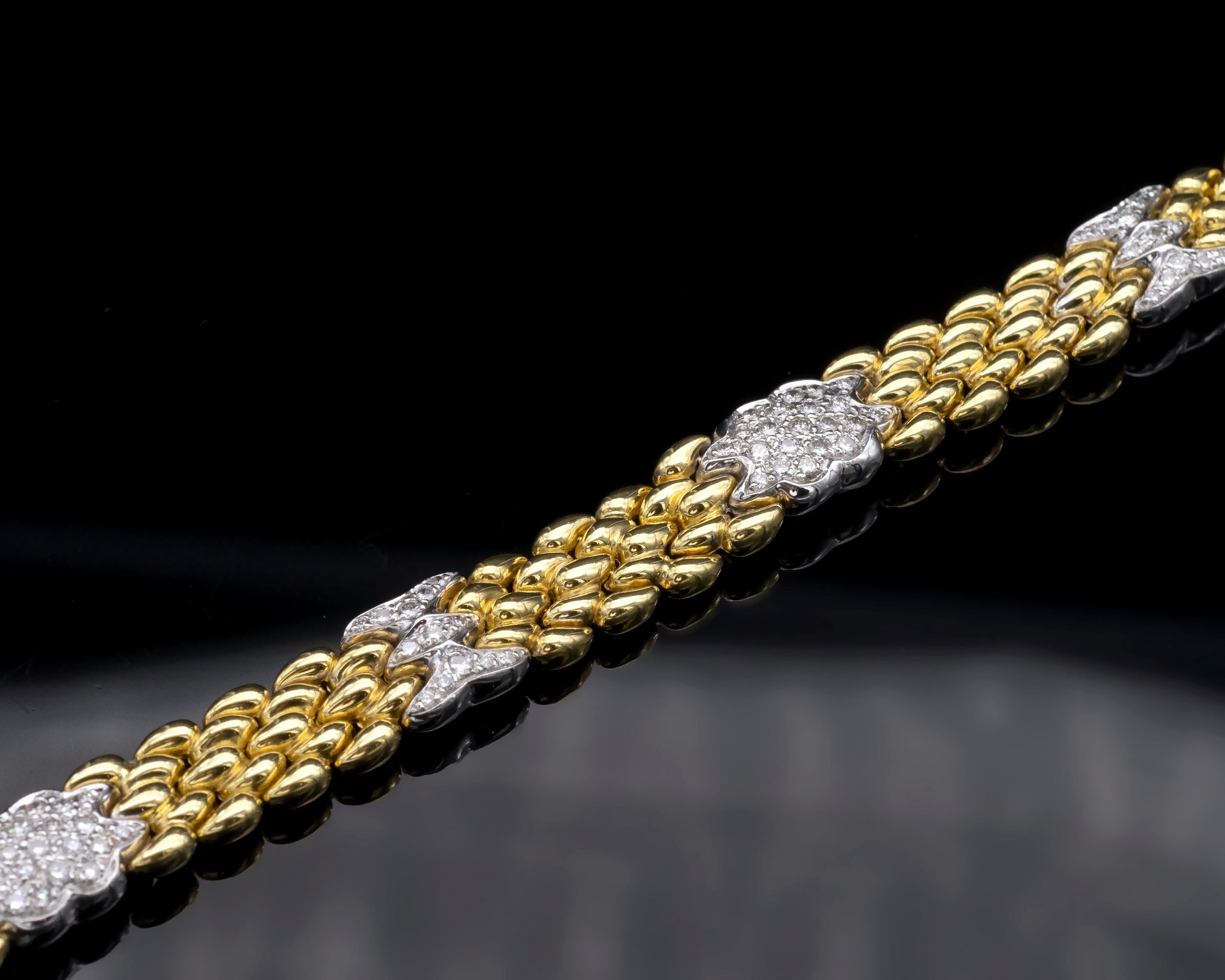 This Chimento, Italian-crafted 18 karat bracelet is made in two-tone gold and adorned with fine round brilliant cut diamonds. A truly classy and splendid bracelet, Chimento is engraved on the clasp. Its soft and supple chain means that not only is