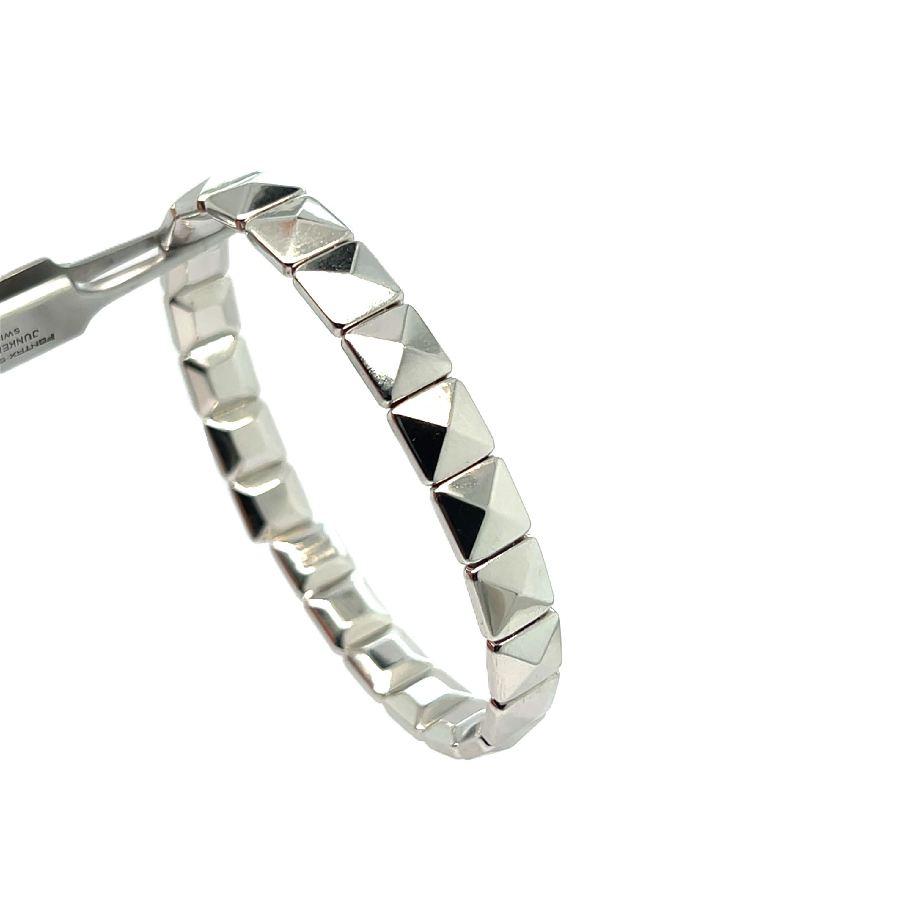 Découvrez l'élégance intemporelle du bracelet moderne Chimento en or blanc 18 carats, un bijou d'une beauté exceptionnelle. Fabriqué avec soin et précision, ce bracelet incarne l'artisanat italien de renommée mondiale, reflétant à la fois le
