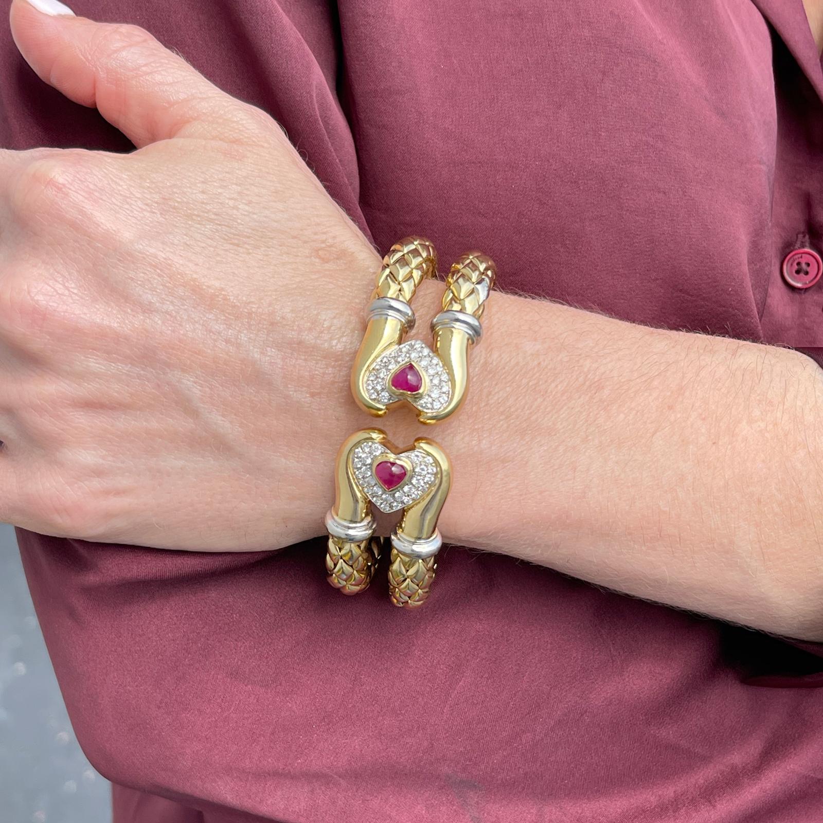 Flexbile Armband aus 18 Karat Gelbgold mit Diamanten und Rubinen in 2 Reihen (Moderne) im Angebot