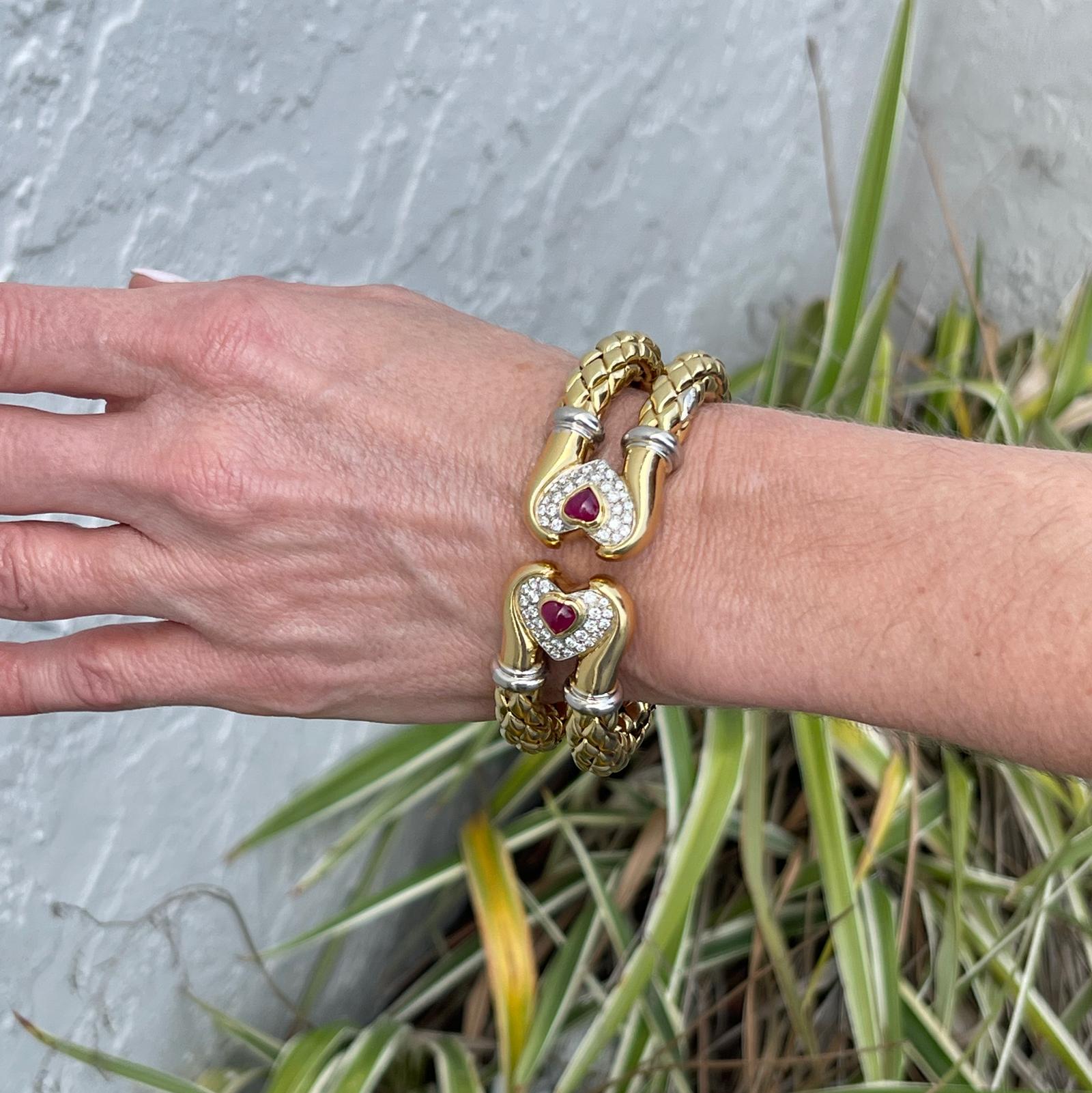 Moderne Chimento Bracelet manchette flexible à 2 rangées en or jaune 18 carats avec diamants et rubis en vente