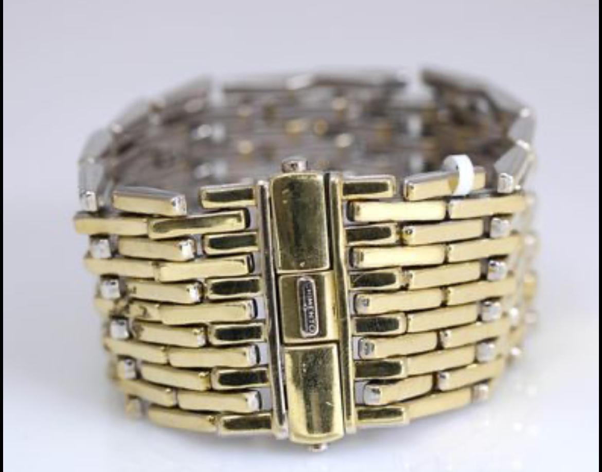 CHIMENTO is synonymous with quality and excellence in creating uniquely designed jewellery, with timeless classics that express Italian gold at its best.

Up for sale is an exemplary bracelet by Chimento. This bracelet features both 18 karat yellow