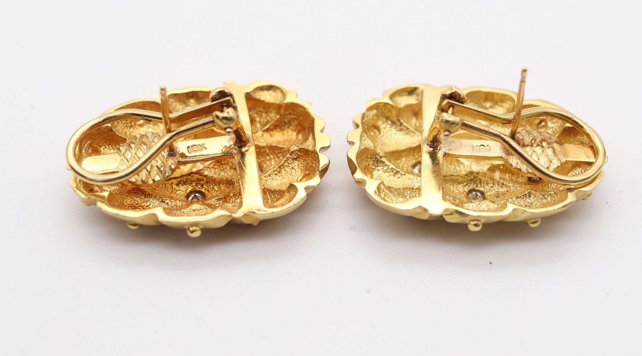 CHIMENTO Italienische gesteppte Clips-Ohrringe in 18Kt Gelbgold mit VS Diamanten (Brillantschliff) im Angebot