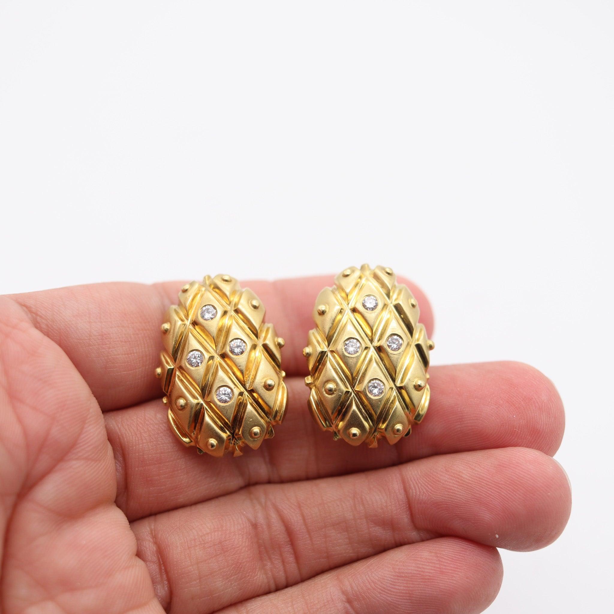 CHIMENTO Italienische gesteppte Clips-Ohrringe in 18Kt Gelbgold mit VS Diamanten im Zustand „Hervorragend“ im Angebot in Miami, FL