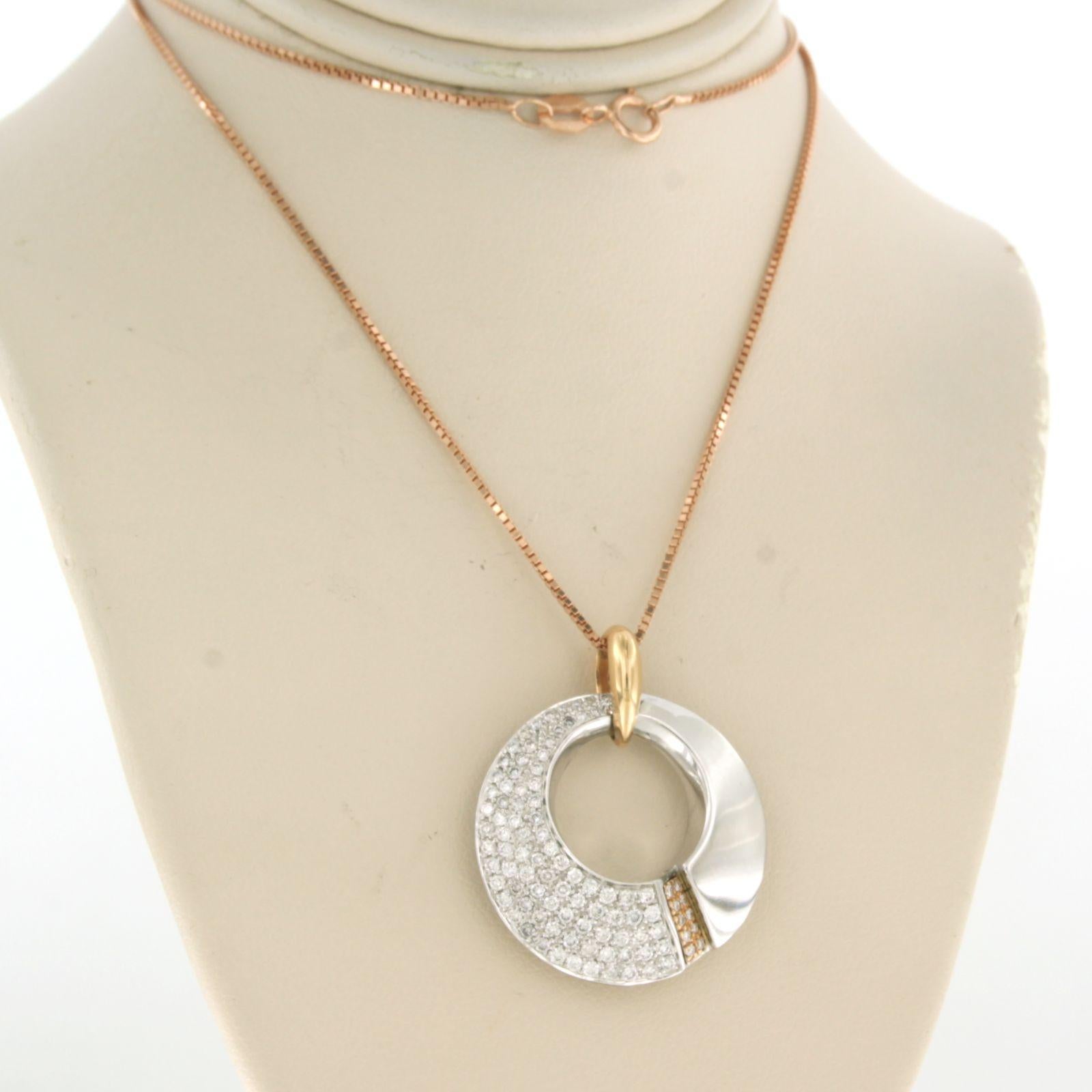18k rose gold necklace and a pendant from the CHIMENTO brand set with brilliant cut diamonds up to. 0.65ct – F/G –VS/ SI -45 cm long

detailed description:

the necklace is 45 cm long and 0.7 mm wide

the size of the pendant is 2.9 cm long by 2.5 cm