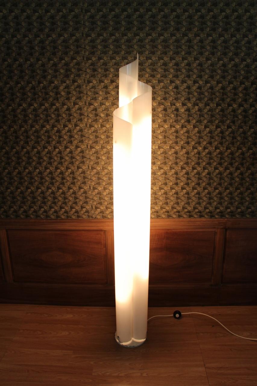 Plexiglass Chimera Floor Lamp By Vico Magistretti, Italy, 1970s For Sale