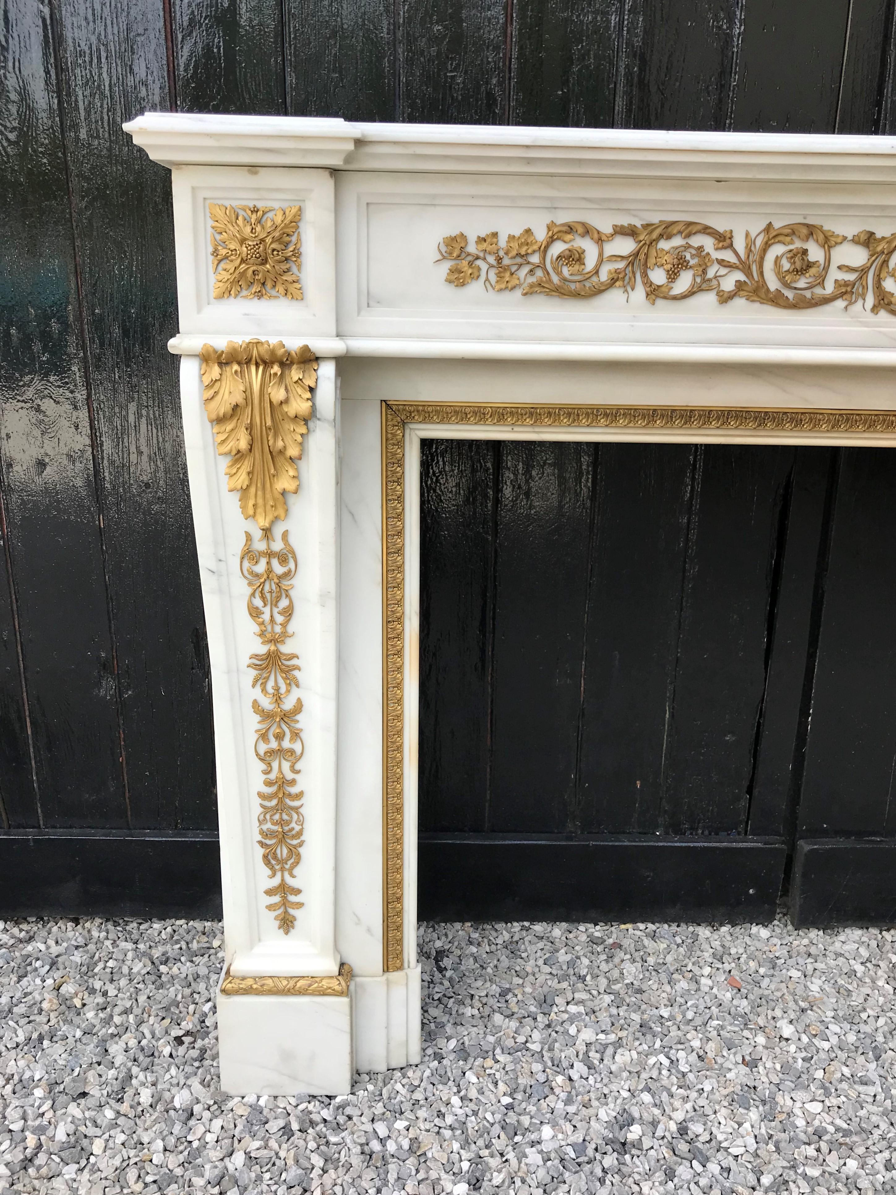 Chimney Louis XVI Style, Gilt Bronze and Carrara Marble, France, 19th Century In Good Condition In Brussels, BE