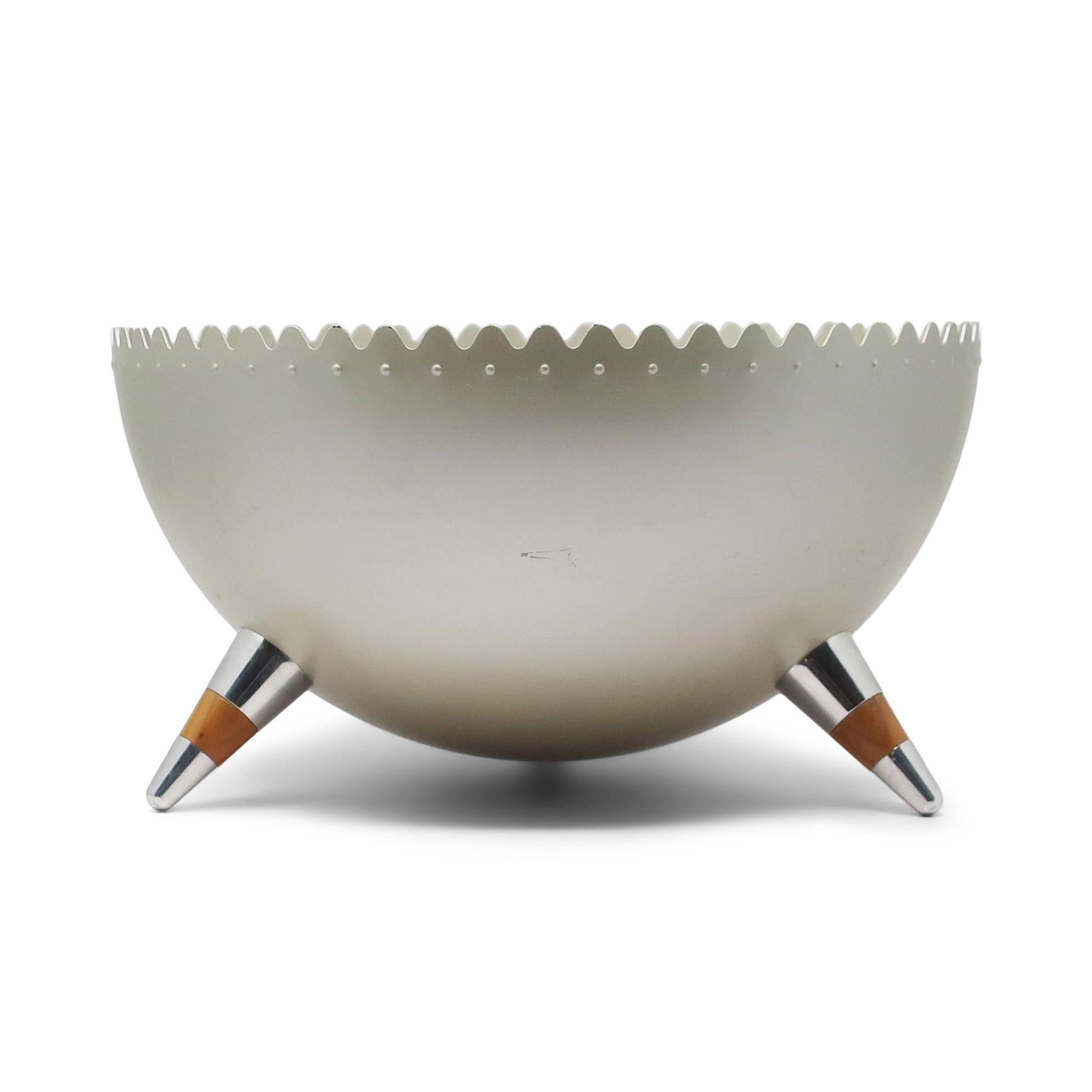 With the design for the Chimu bowl, British designer Joanna Lyle won a design competition organized by Alessi in 1990 to identify young designers from all over the world.  A simple and striking design inspired by the creations of the pre-Columbian