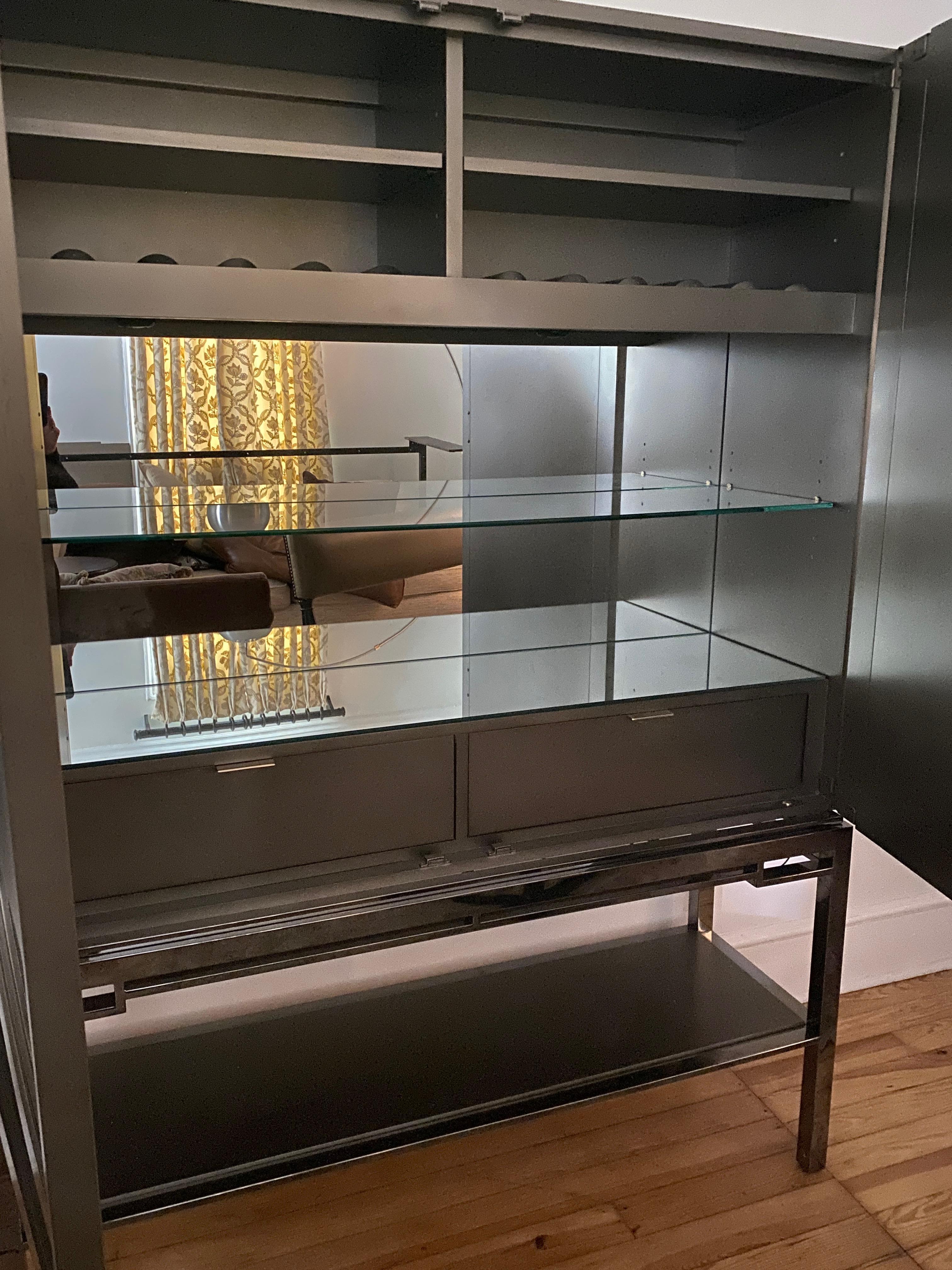 Moderno Mobile bar a secco Chin Hua Lotus Bar finitura grigia in vendita