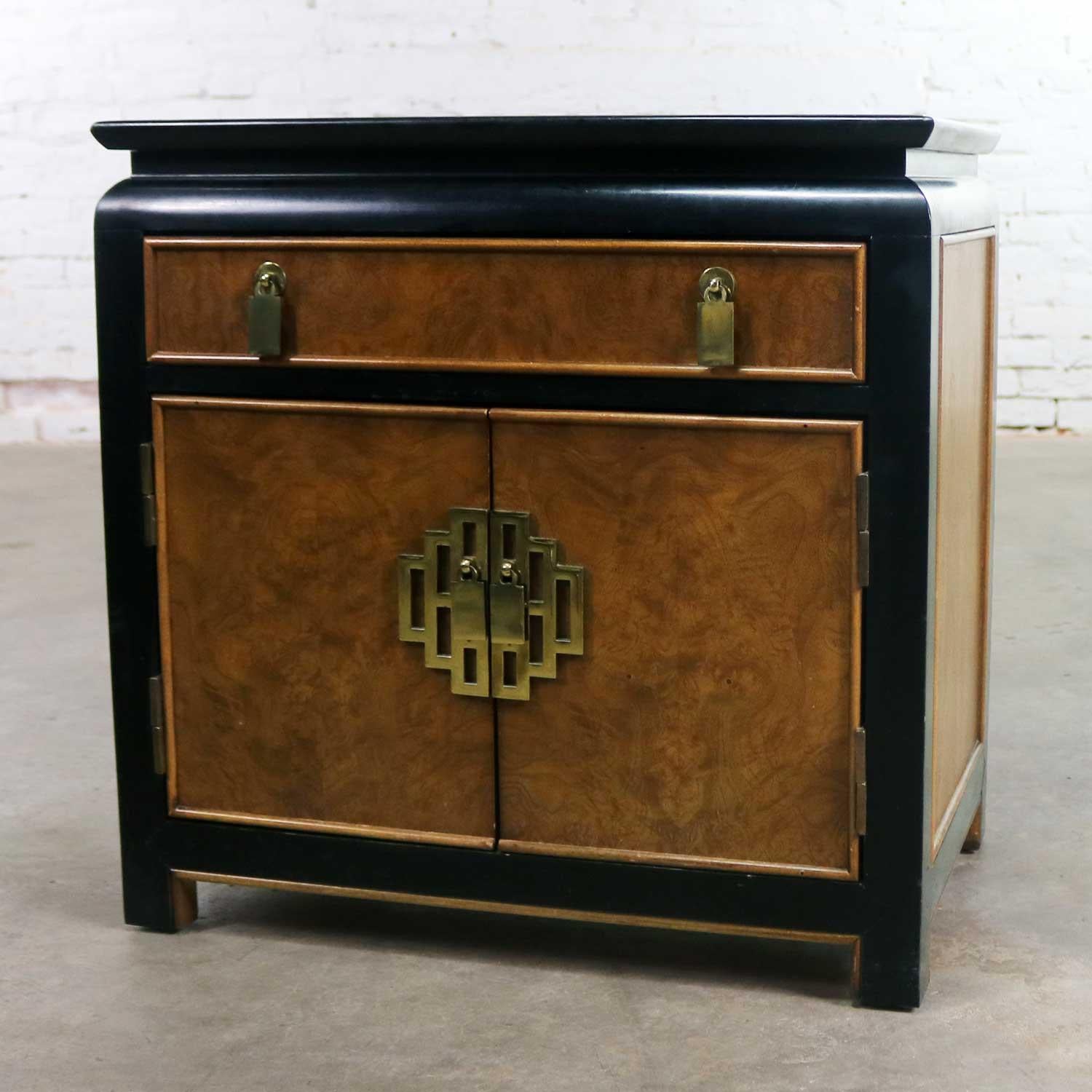 Chin Hua Nightstand End Table Cabinet by Raymond K Sobota for Century Furniture In Good Condition In Topeka, KS