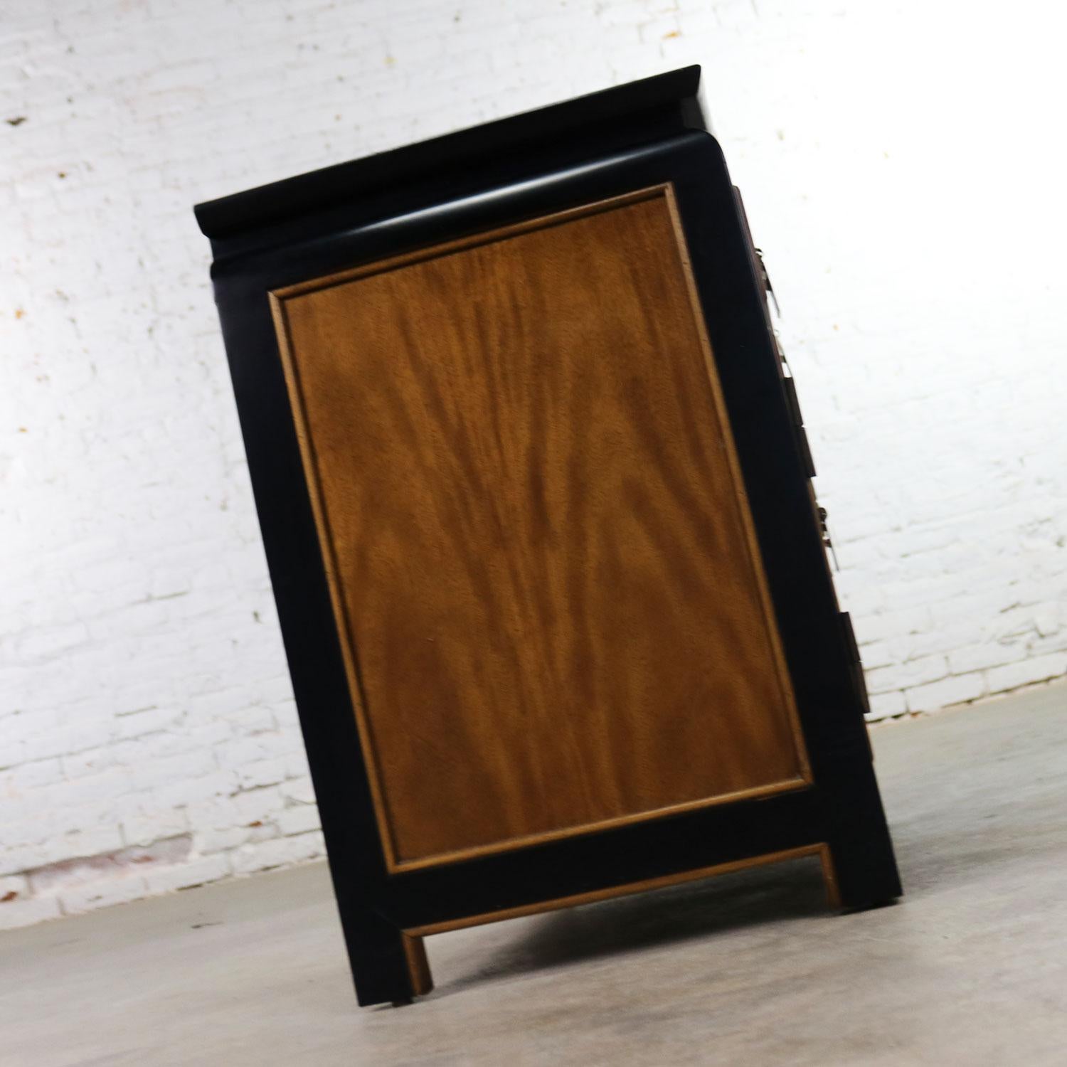 20th Century Chin Hua Nightstand End Table Cabinet by Raymond K Sobota for Century Furniture