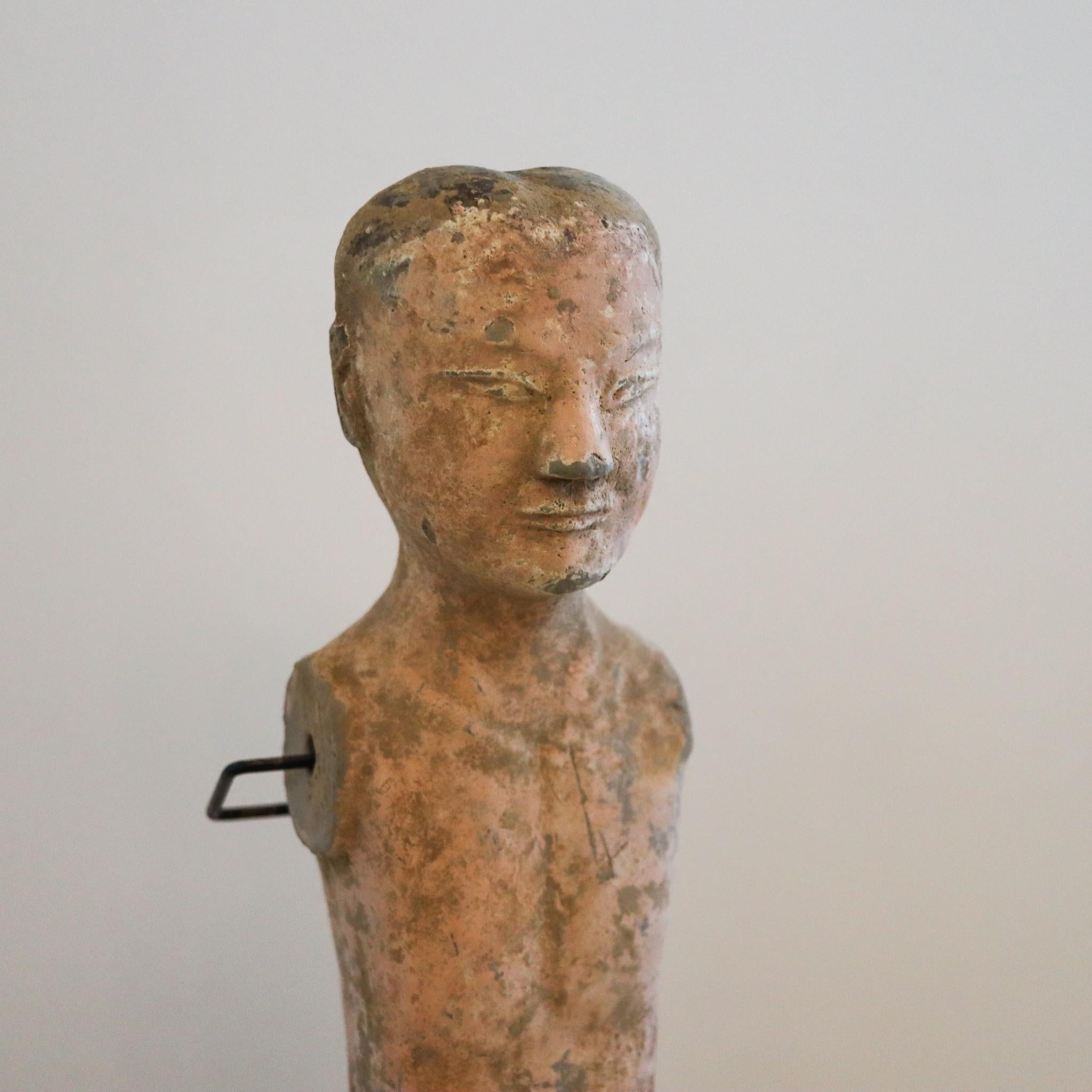 XVIIIe siècle et antérieur Chine 100 BC Han Dynasty Ancient Rare Stickman Sculpture in Earthenware Pottery en vente