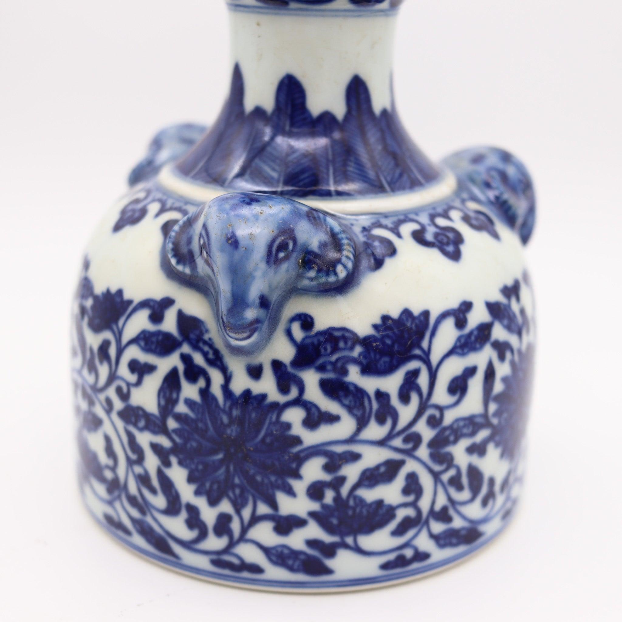 CHINA 1780 Dinastía Qing Jarrón antiguo de porcelana con marca QianLong y cabezas de carnero Glaseado en venta