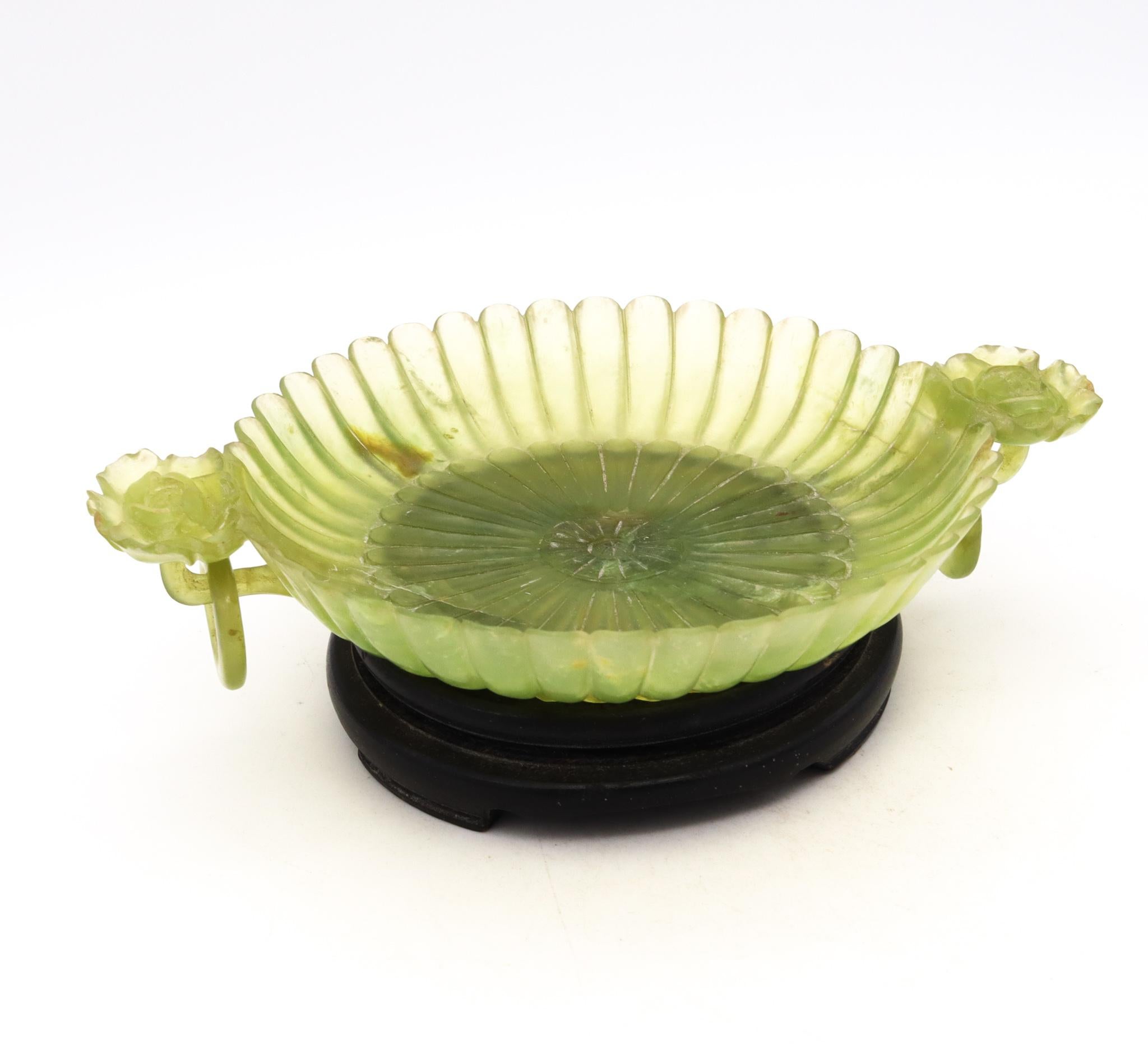 19th Century China 1900 Qing Dynasty Serpentine Dish in the Shape of a Chrysanthemum Flower