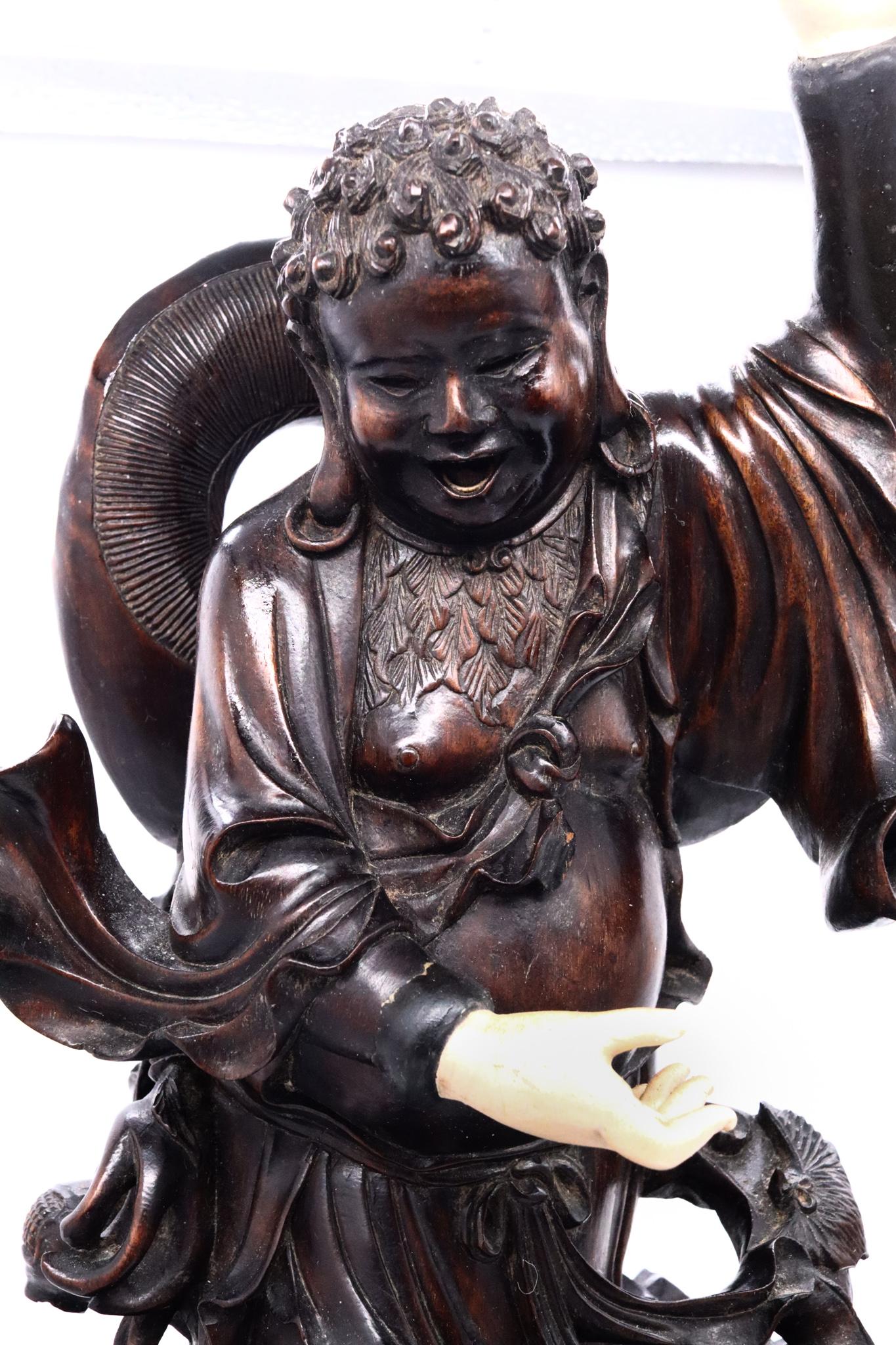 China 1880 Qing Dynasty Sculpture of Liu Haichan Carved in Precious Rose Wood 5