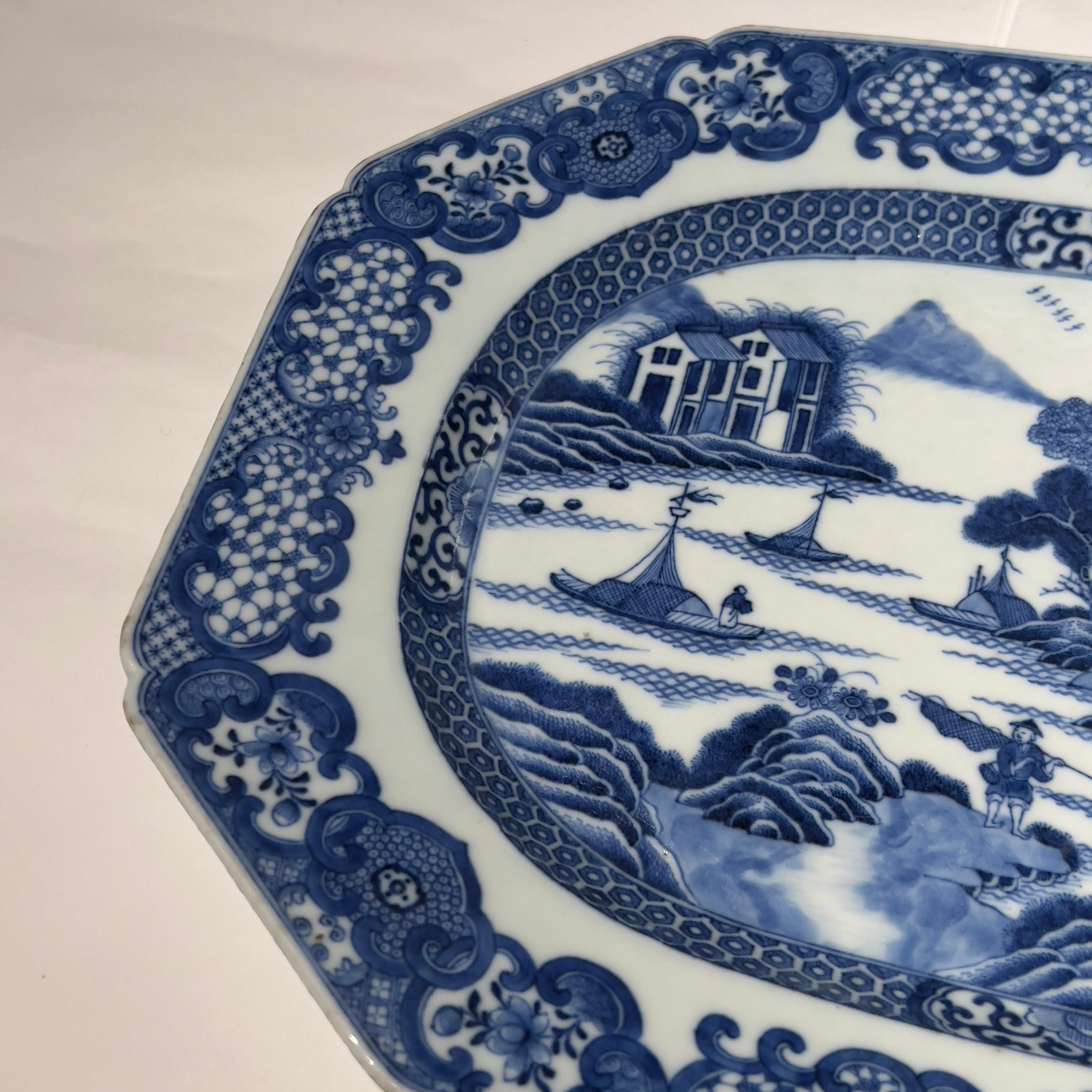China, 18th Century, Blue-and-White Decorated Dish, circa 1780 For Sale 6