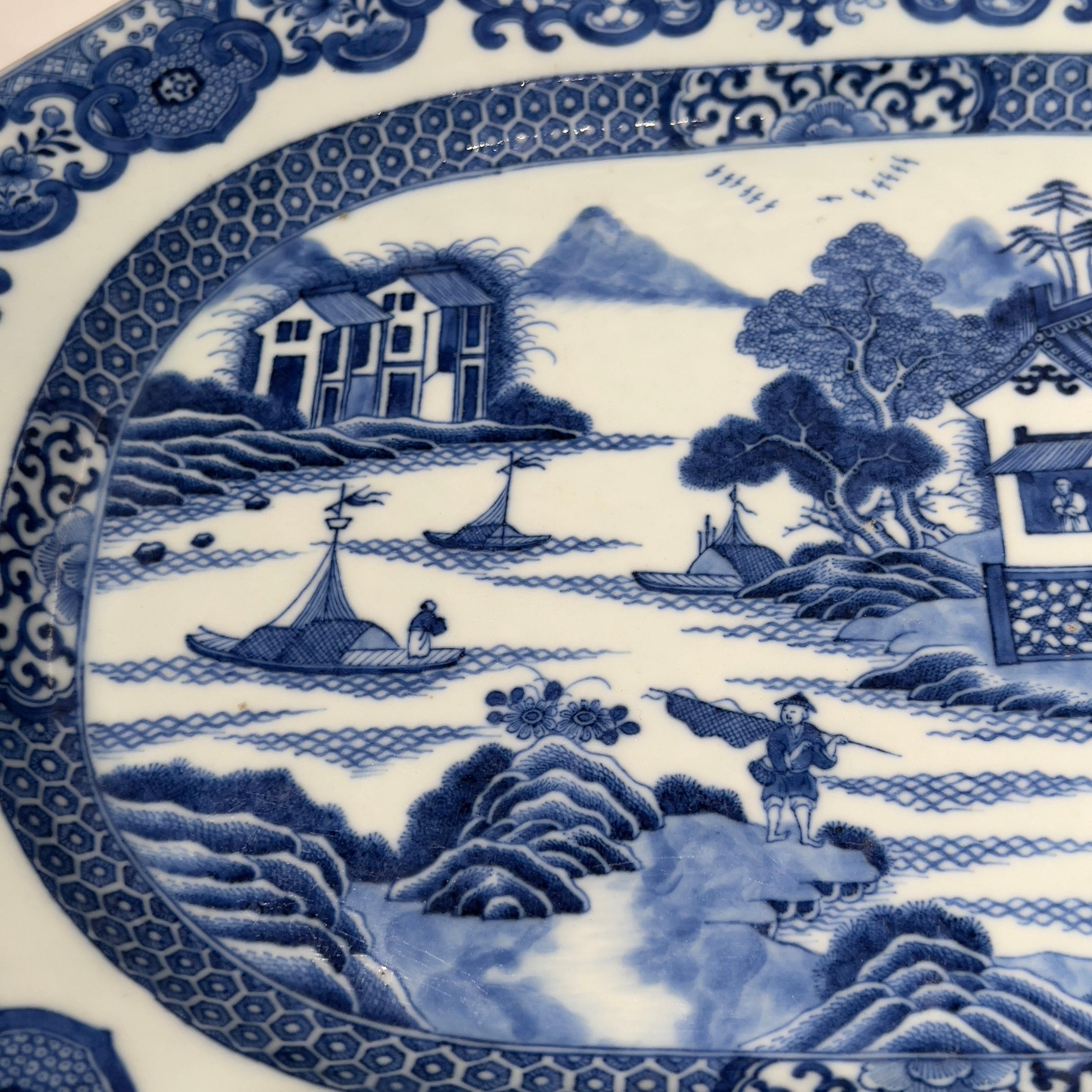 China, 18th Century, Blue-and-White Decorated Dish, circa 1780 For Sale 9