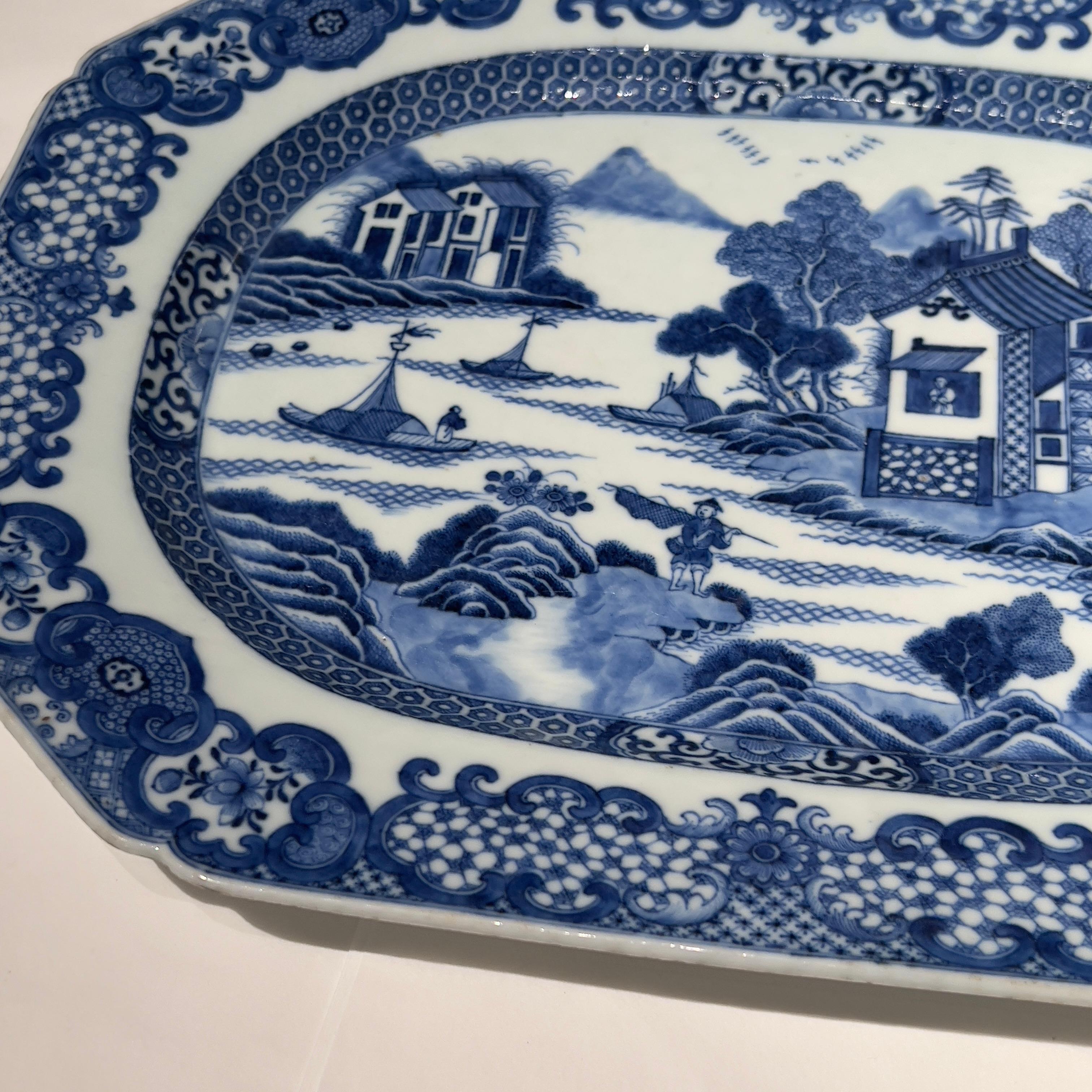 China, 18th Century, Blue-and-White Decorated Dish, circa 1780 For Sale 10