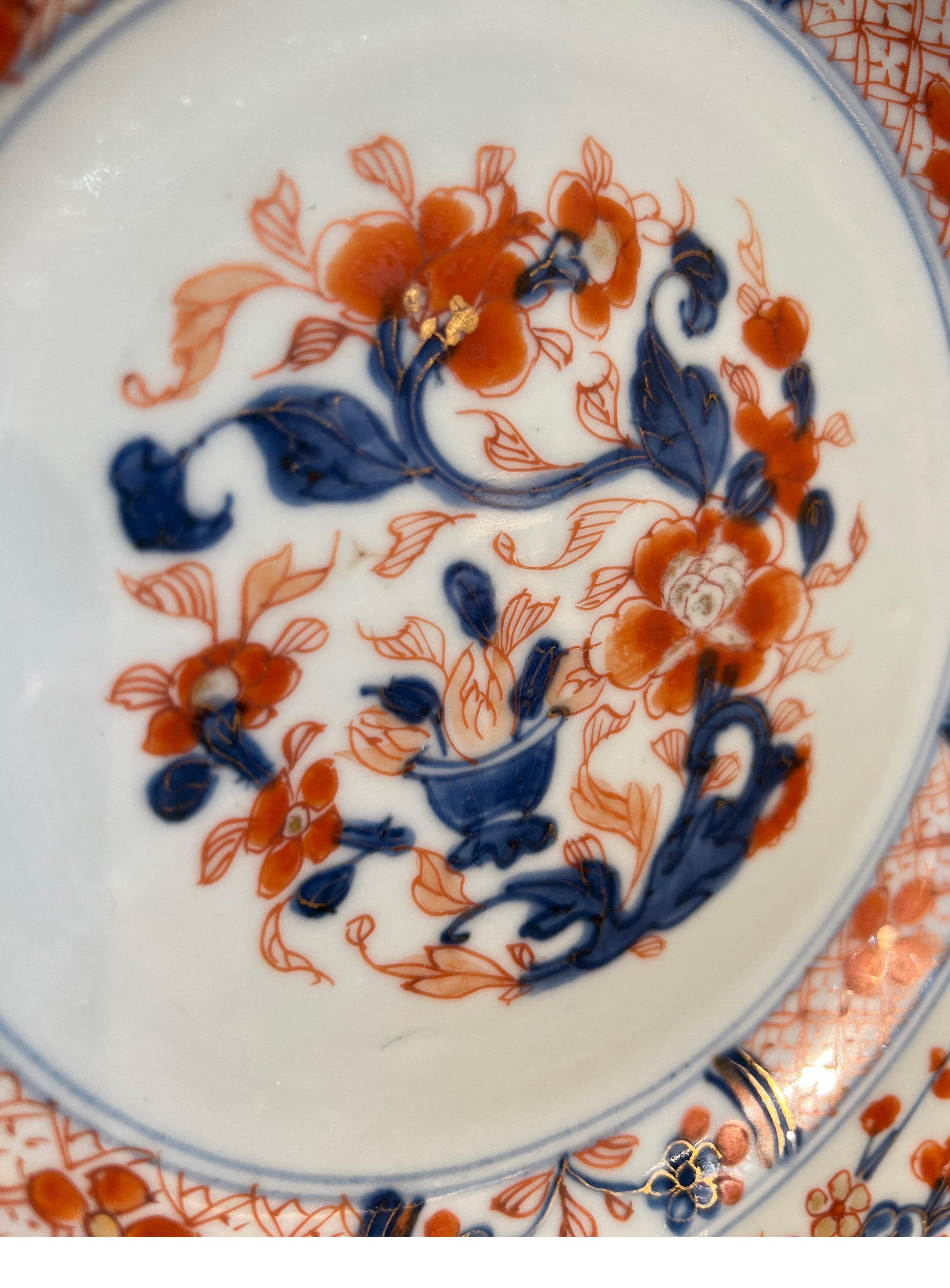 China, 18th Century Chinese Export Imari Porcelain Plate with vase pattern 1710 In Good Condition In PARIS, FR
