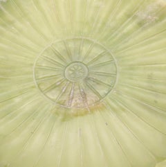 China 1900 Qing Dynasty Serpentine Dish in the Shape of a Chrysanthemum Flower