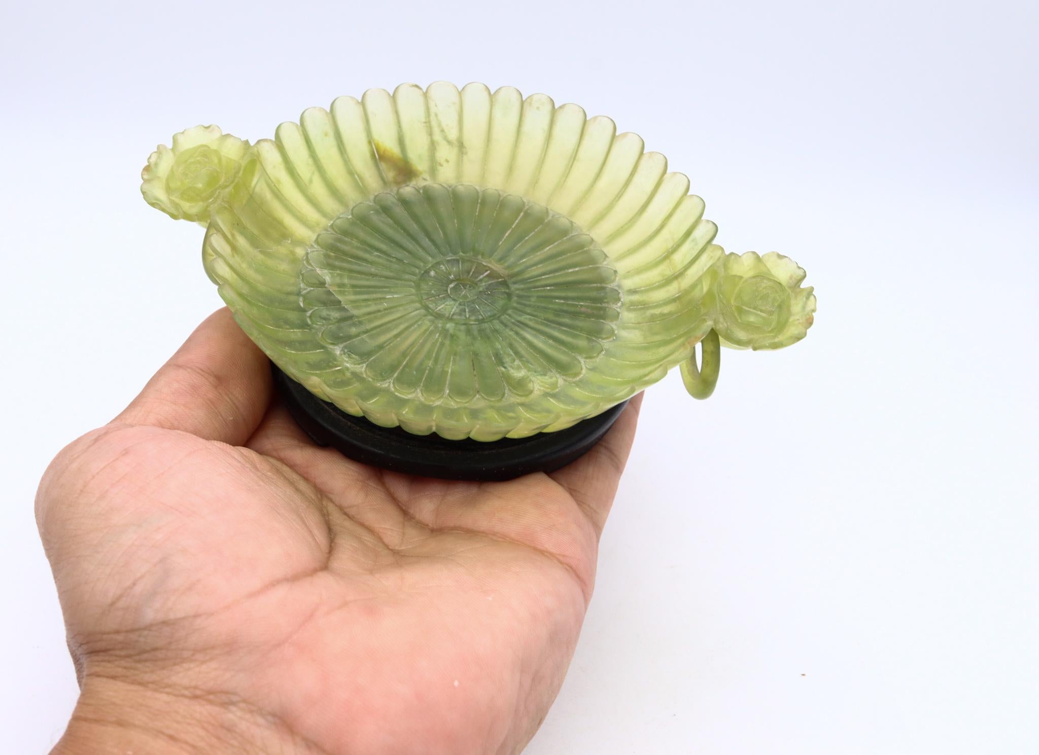 Hand-Carved China 1900 Qing Dynasty Serpentine Dish in the Shape of a Chrysanthemum Flower