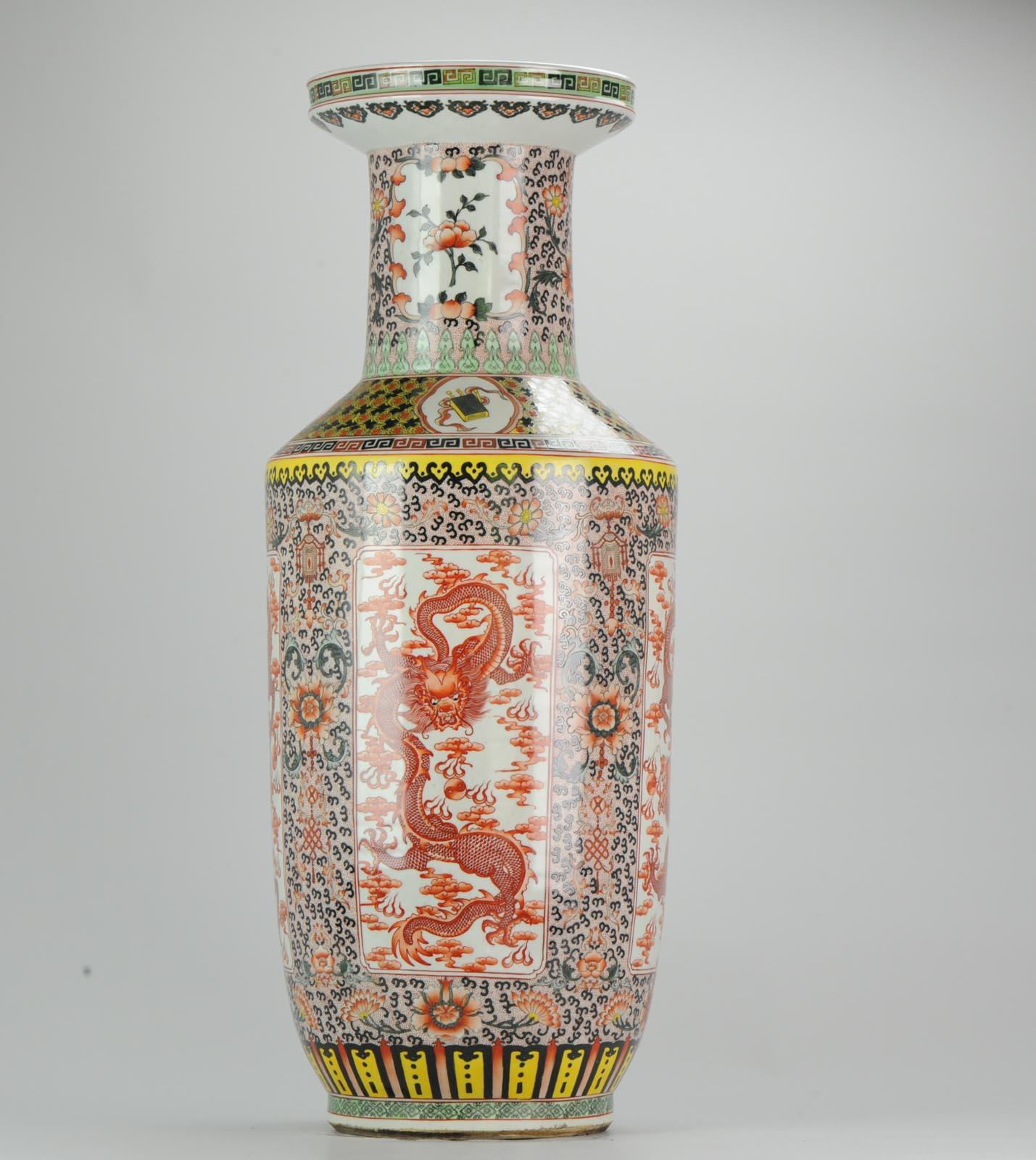 Chinesische Drachenvase aus chinesischem Porzellan, Mitte des 20. Jahrhunderts im Angebot 1