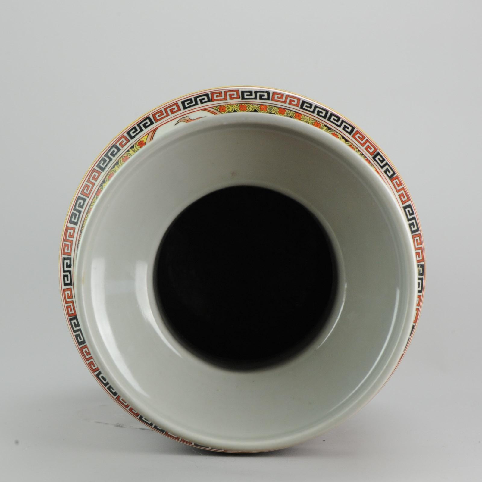 Chinesische Drachenvase aus chinesischem Porzellan, Mitte des 20. Jahrhunderts im Angebot 5