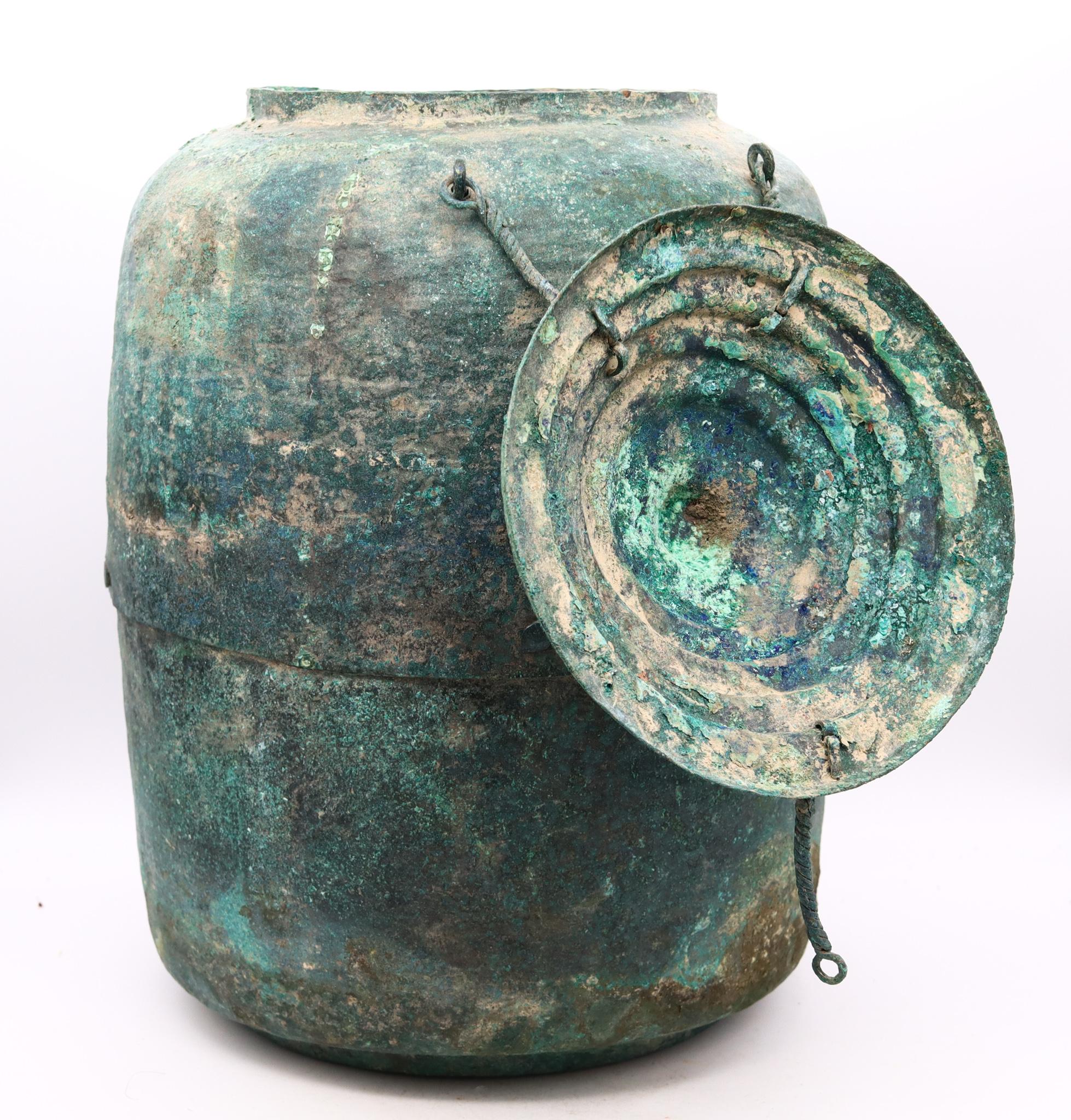 Chinois Chine 960 AD Dynastie Song Très rare vase à offrandes en bronze de la période impériale en vente