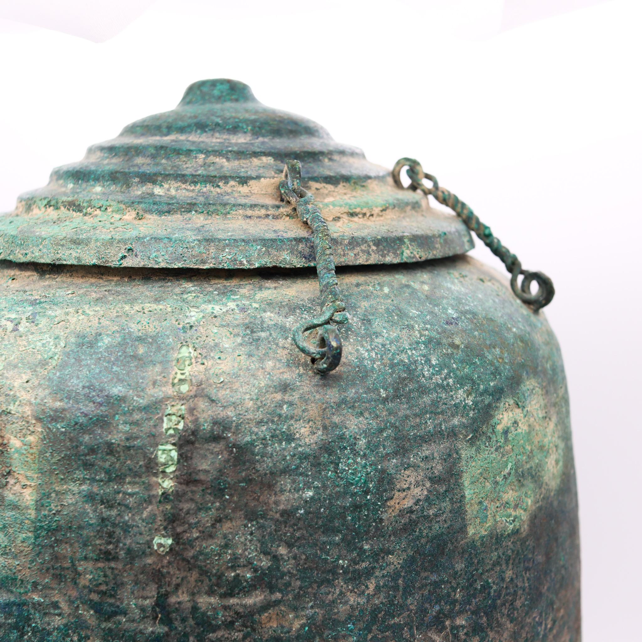 Fait main Chine 960 AD Dynastie Song Très rare vase à offrandes en bronze de la période impériale en vente