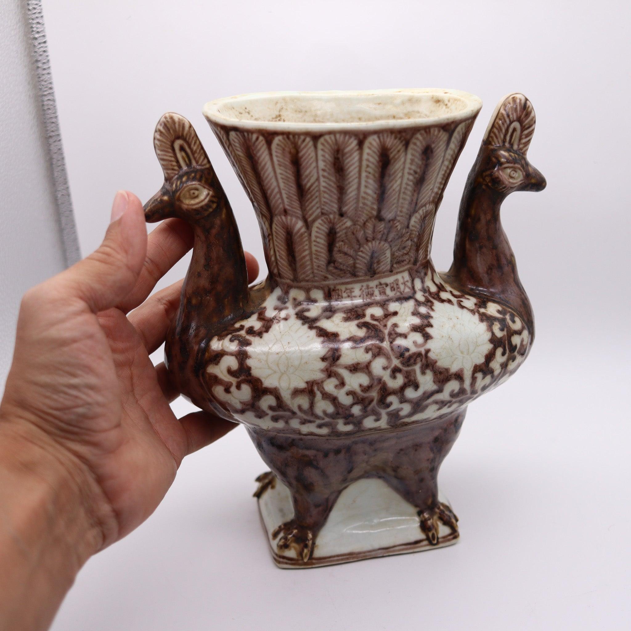 CHINE Dynastie antique Vase figuratif en porcelaine émaillée représentant un paon, avec marque Xuan-De en vente 5