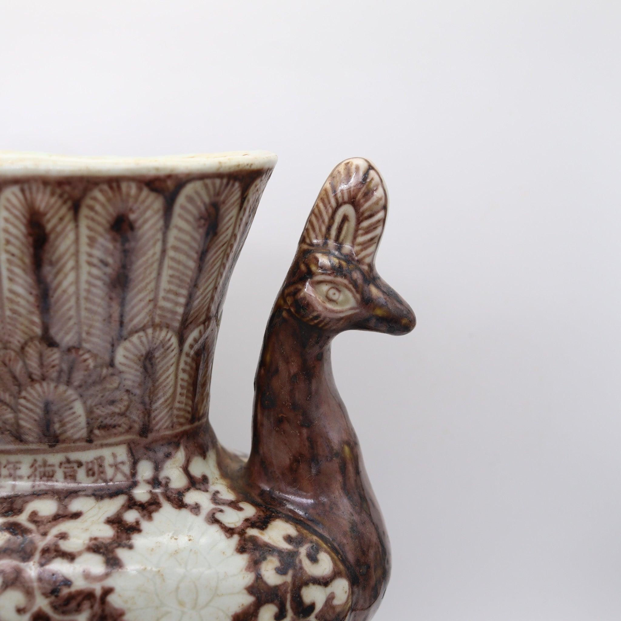 CHINE Dynastie antique Vase figuratif en porcelaine émaillée représentant un paon, avec marque Xuan-De Bon état - En vente à Miami, FL