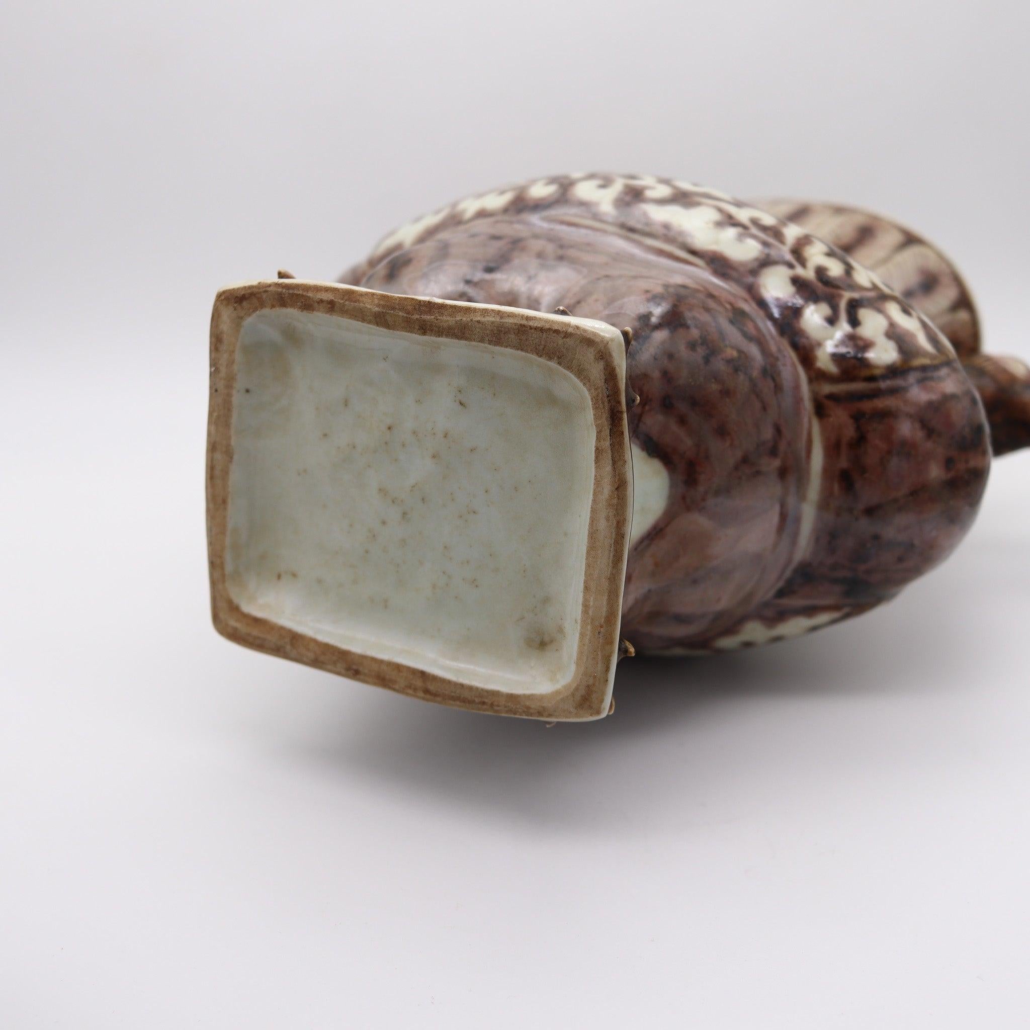 CHINE Dynastie antique Vase figuratif en porcelaine émaillée représentant un paon, avec marque Xuan-De en vente 2