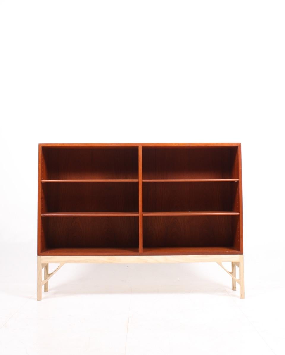 Low China bookcase in oiled teak on a soap finished oak base. Designed by MAA. Børge Mogensen in 1958, this piece is made by CM Madsen Cabinetmakers Denmark in the 1960s. Great original condition.