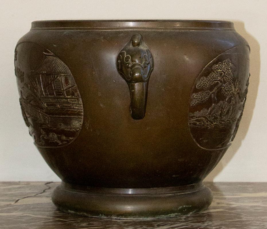 China Bronze Topfdeckel mit Palasthofszenen, um 1900 im Zustand „Gut“ im Angebot in Beuzevillette, FR