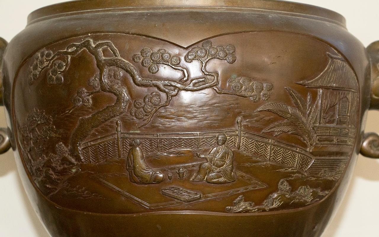 19th Century China Bronze Pot Cover with Palace Courtyard Scenes, circa 1900 For Sale