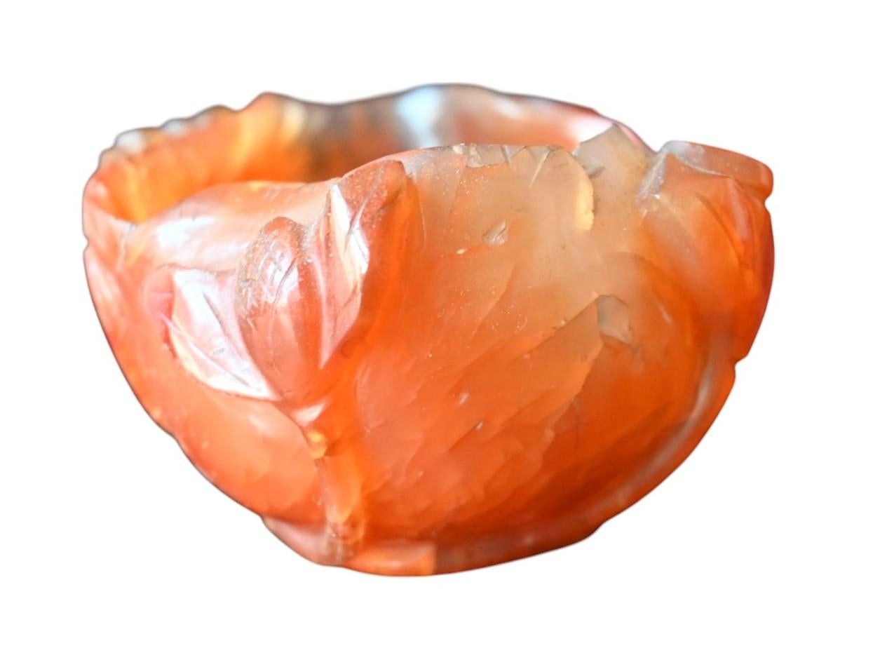 Début du 20ème siècle Chine, support de pinceau en agate (carneline) sculpté avec décoration en relief, 20e siècle en vente