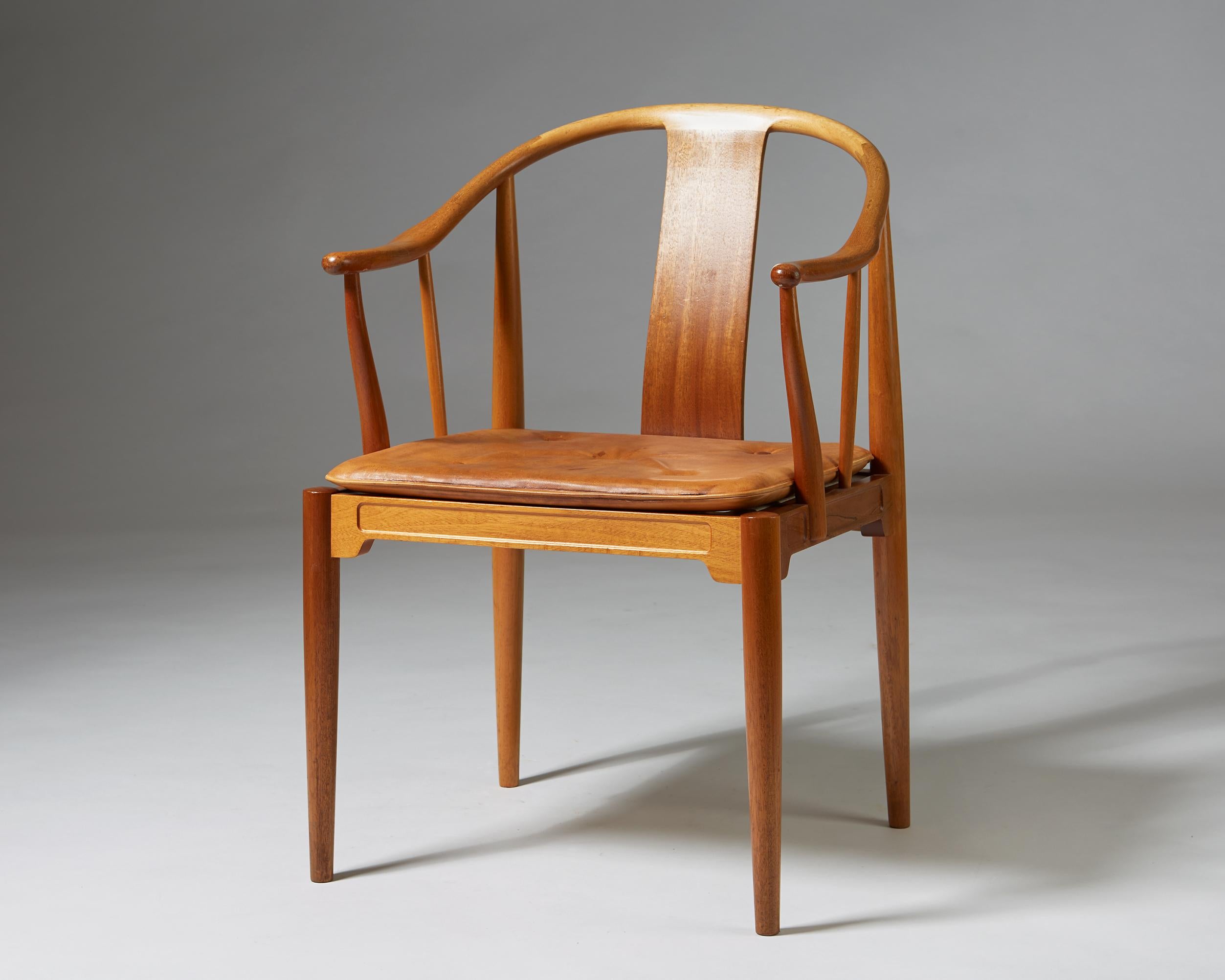 China chair designed by Hans J. Wegner for Fritz Hansen.
Denmark, 1980s.