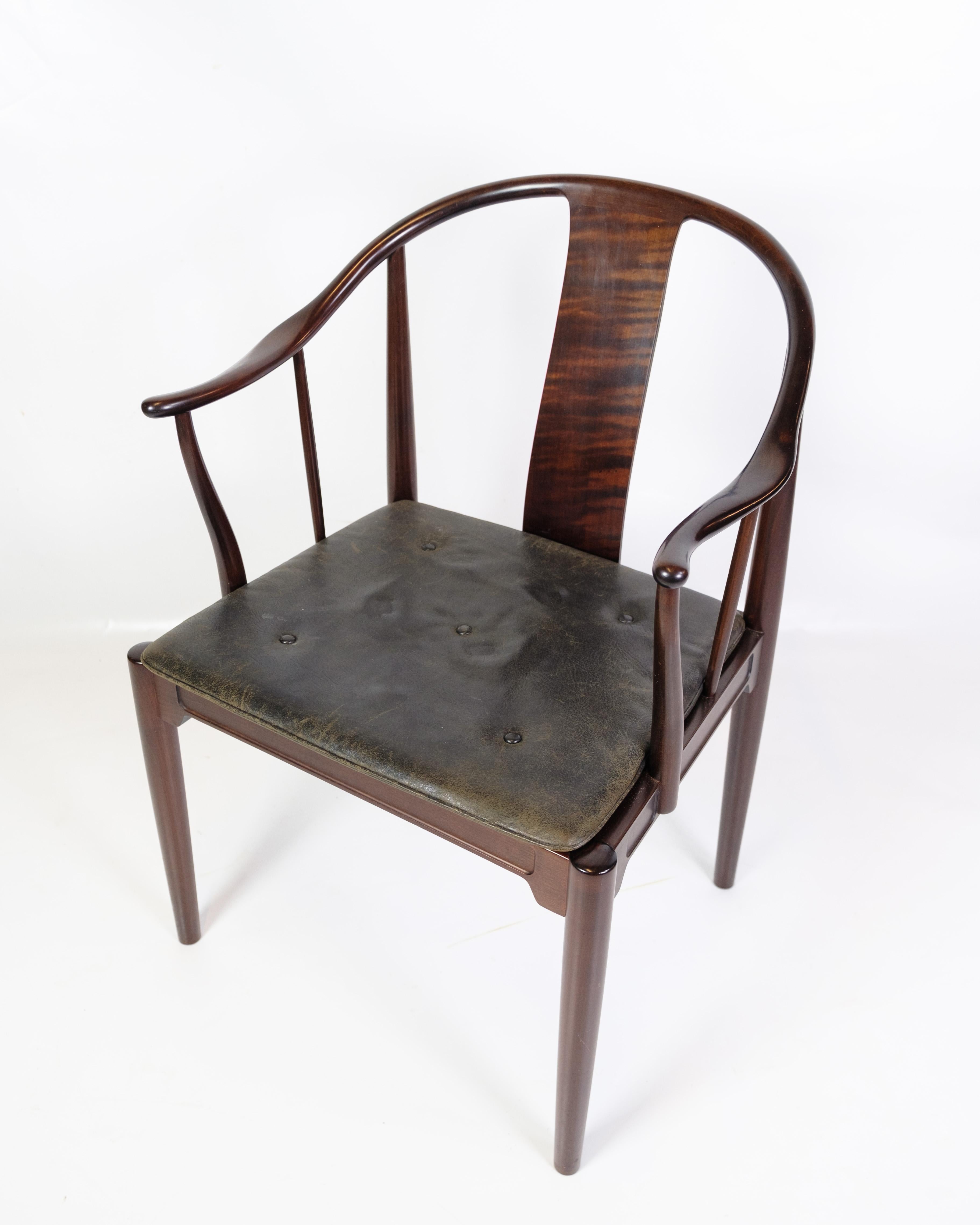Mid-20th Century China Chair Model FH 4283 Made In Dark Wood & Black Leather By Hans J. Wegner