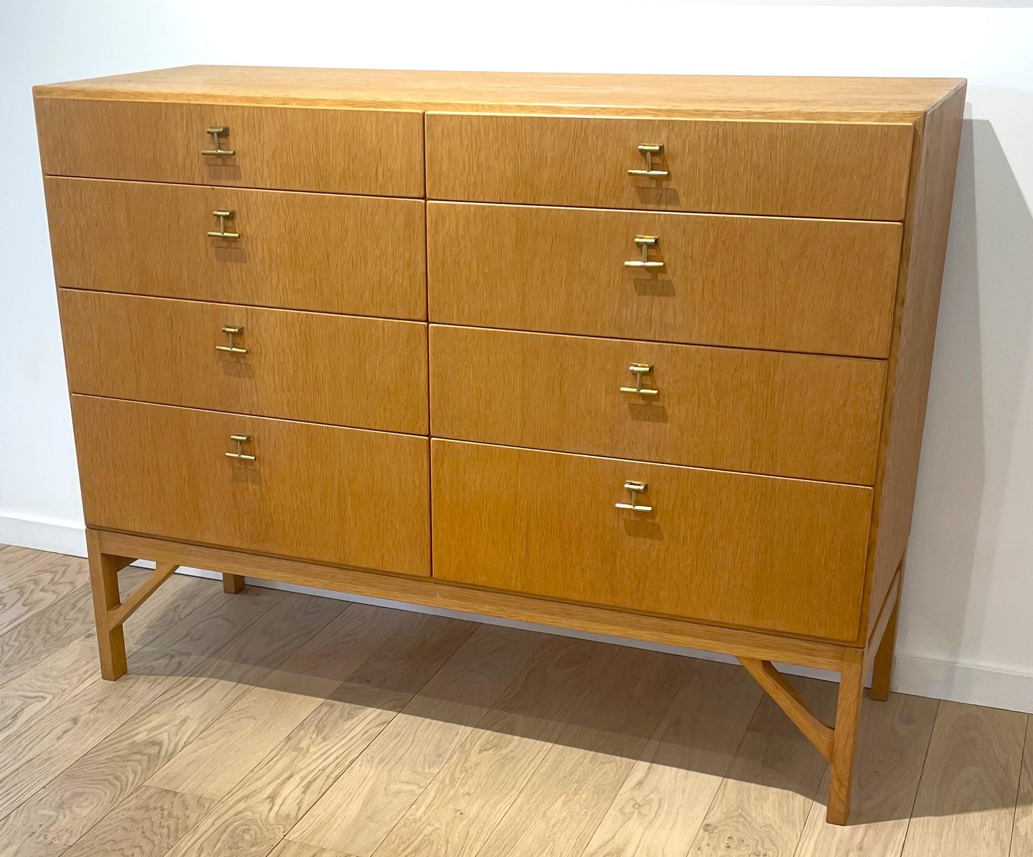 China chest of drawers by Borge Mogensen In Good Condition For Sale In PARIS, FR