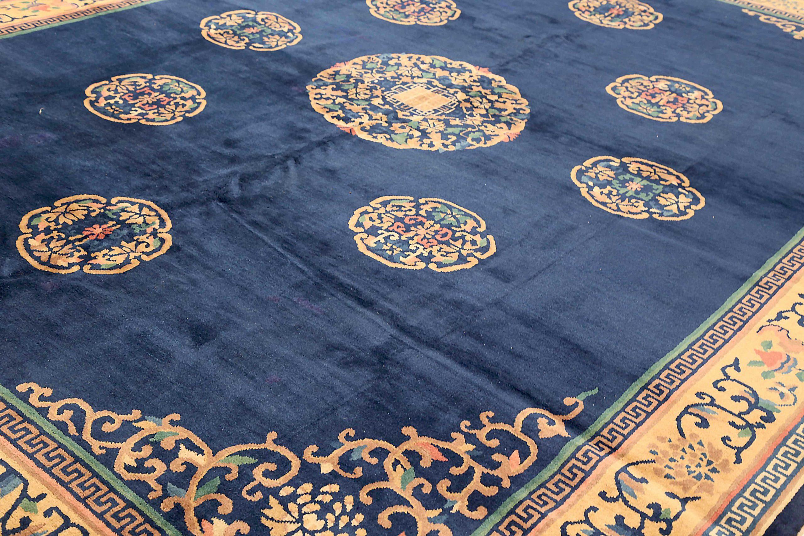 Chinois Tapis de Chine des années 1940 - Laine bleu ivoire rose 72727 en vente