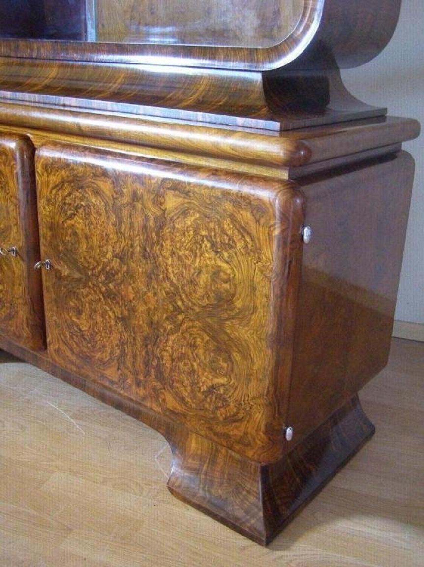 Chinesischer Schrank Art Deco J. Halabala  ab 1920 im Zustand „Gut“ im Angebot in Kraków, Małopolska