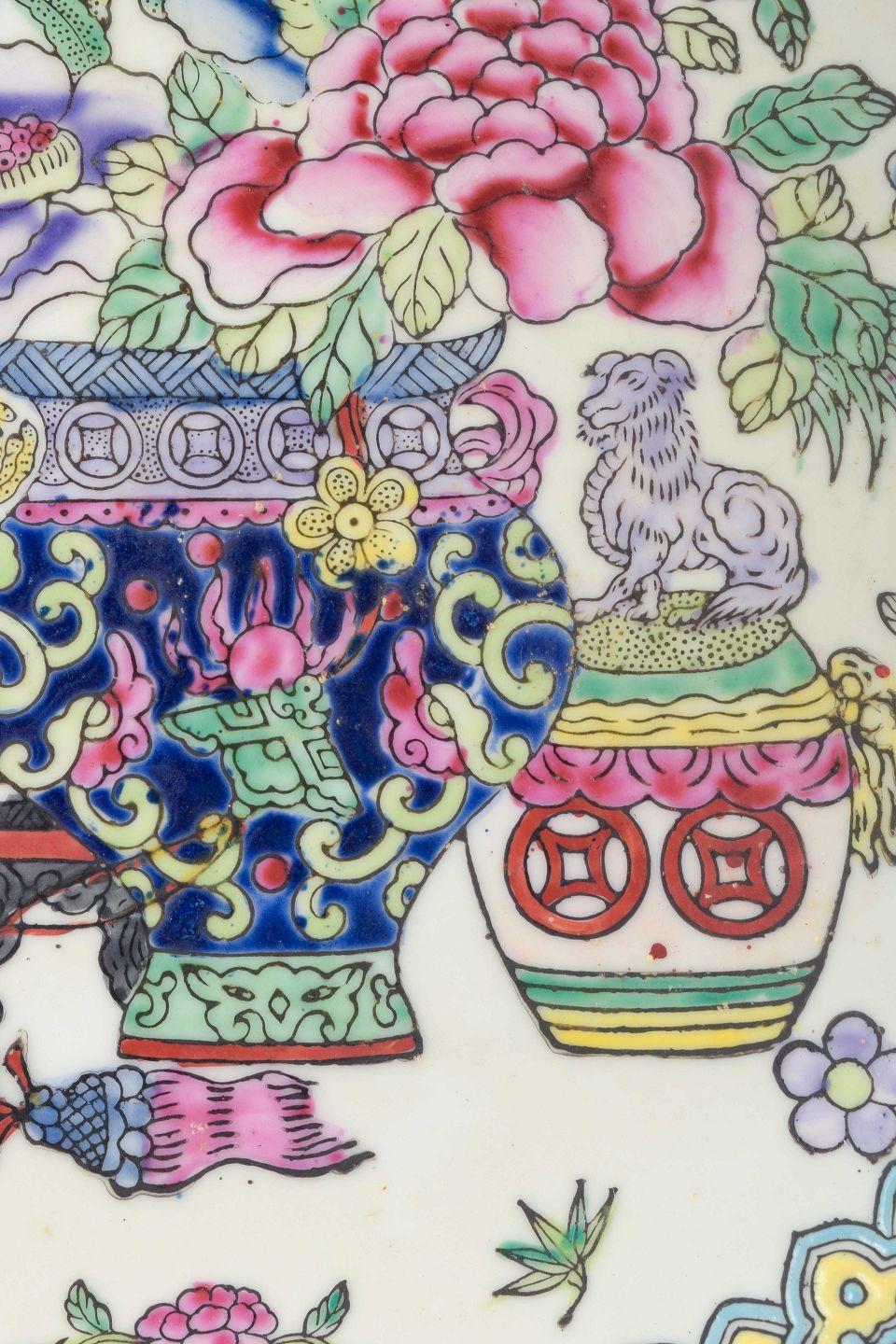 I PRODOTTI USATI SONO ESENTI DA TARIFFE DI IMPORTAZIONE PER I CLIENTI STATUNITENSI, BRITANNICI, AUSTRALIANI E CANADESI.   
PERTANTO, AL TUO ACQUISTO NON SI APPLICHERANNO TARIFFE DI IMPORTAZIONE. 

Cina. Piatto decorativo in porcellana con